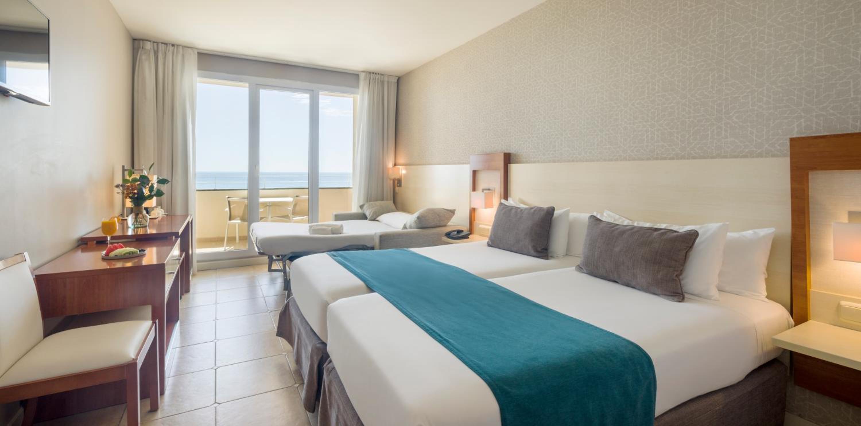 Triple Room with Sea View (2 Adults + 1 Child) - Photo 1