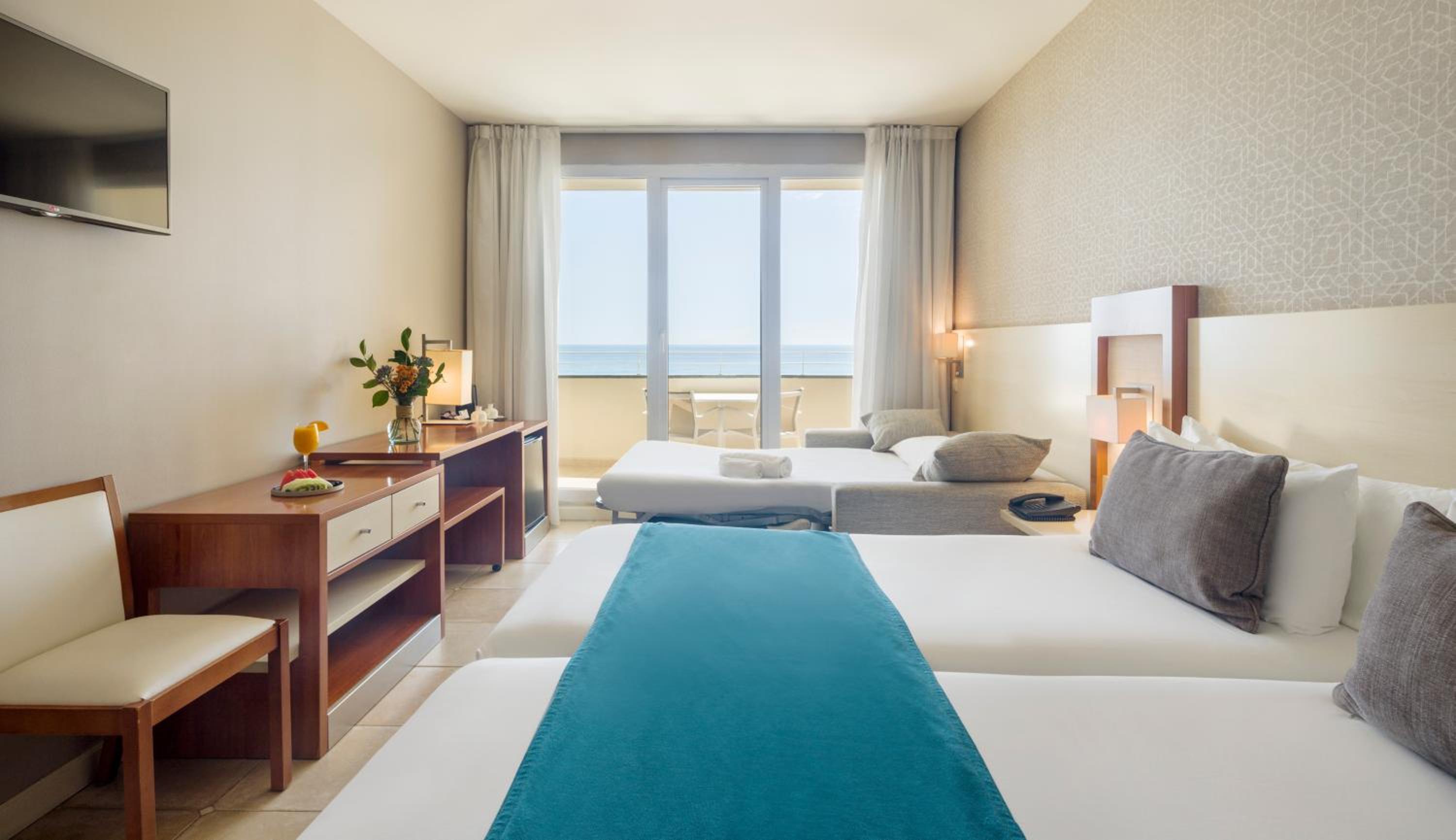 Triple Room with Sea View (2 Adults + 1 Child) - Photo 3