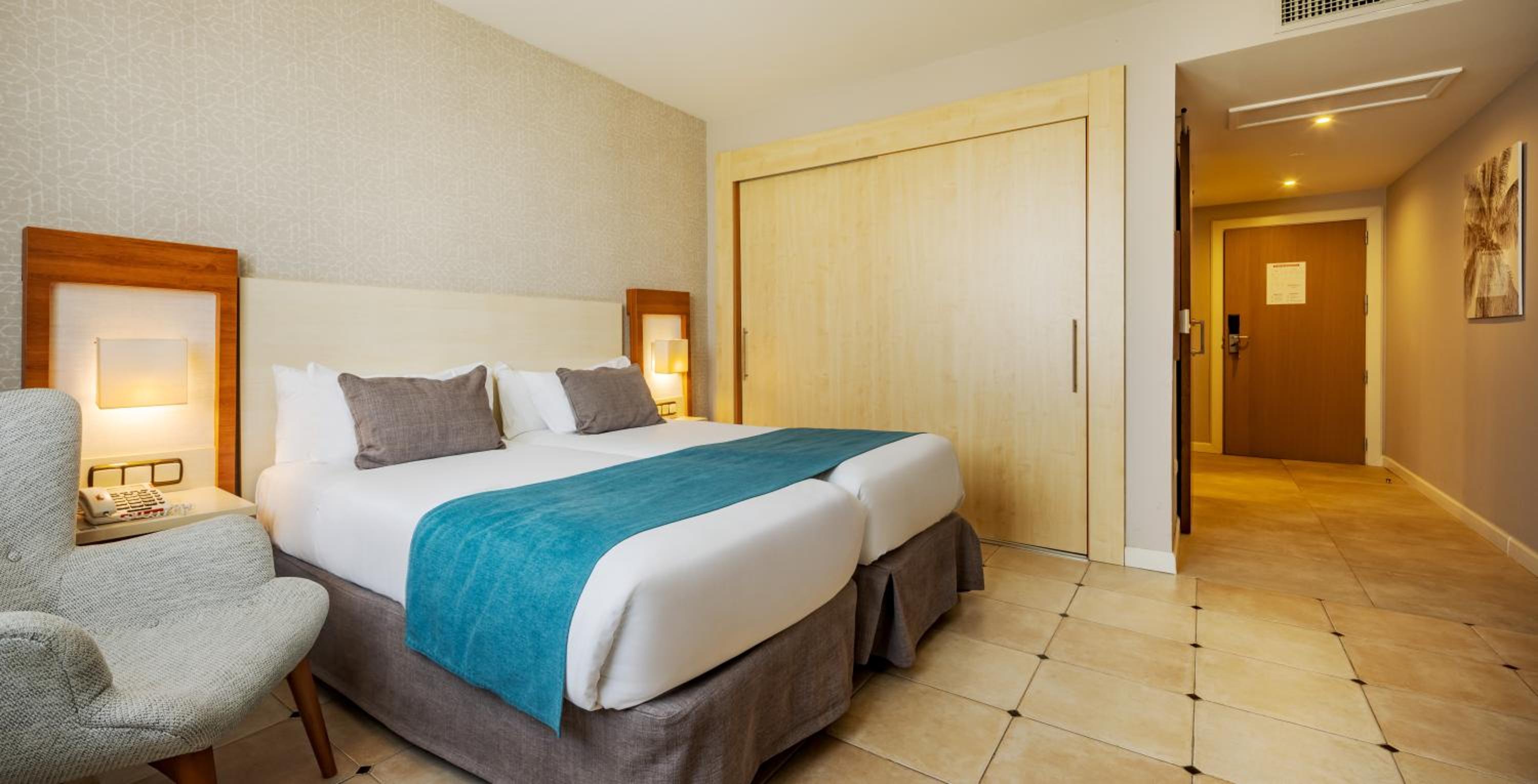 Double or Twin Room - Photo 5