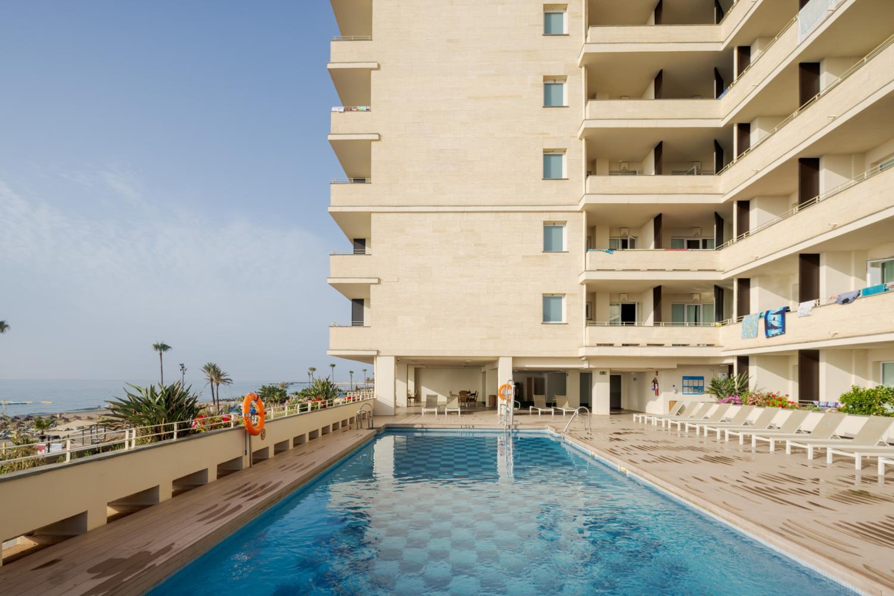 Double or Twin Room with Side Sea View - Photo 9
