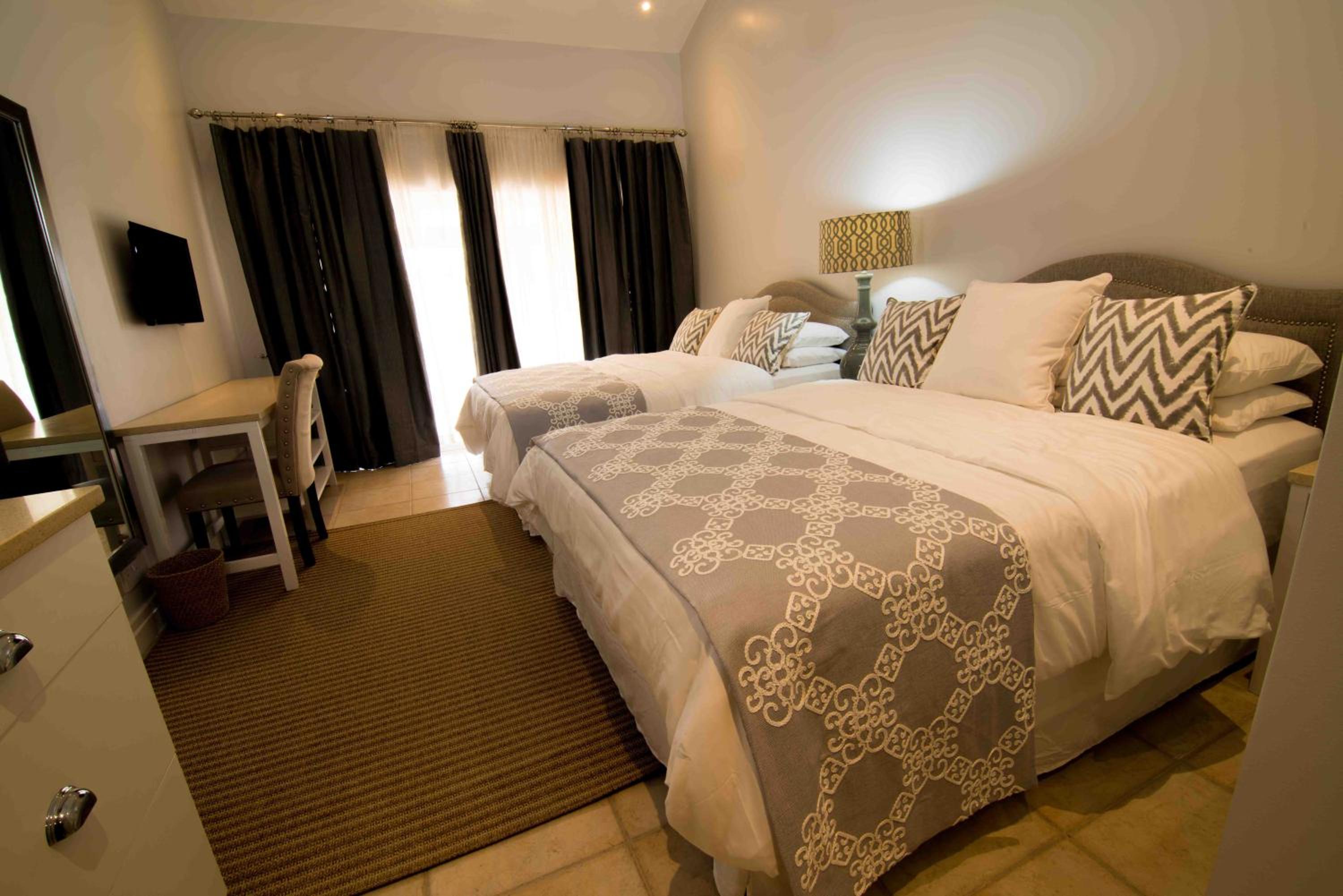 Executive Queen Room with Two Queen Beds photo 3
