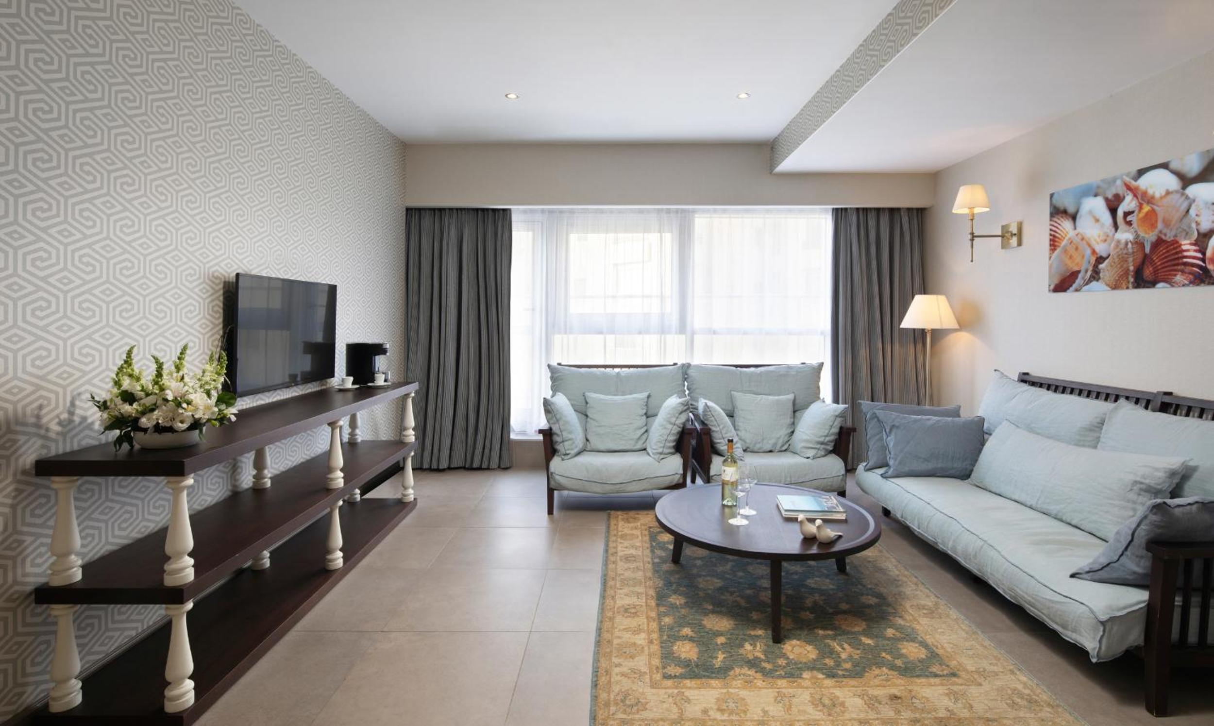 Suite with Spa Bath and Sauna Side View photo 2