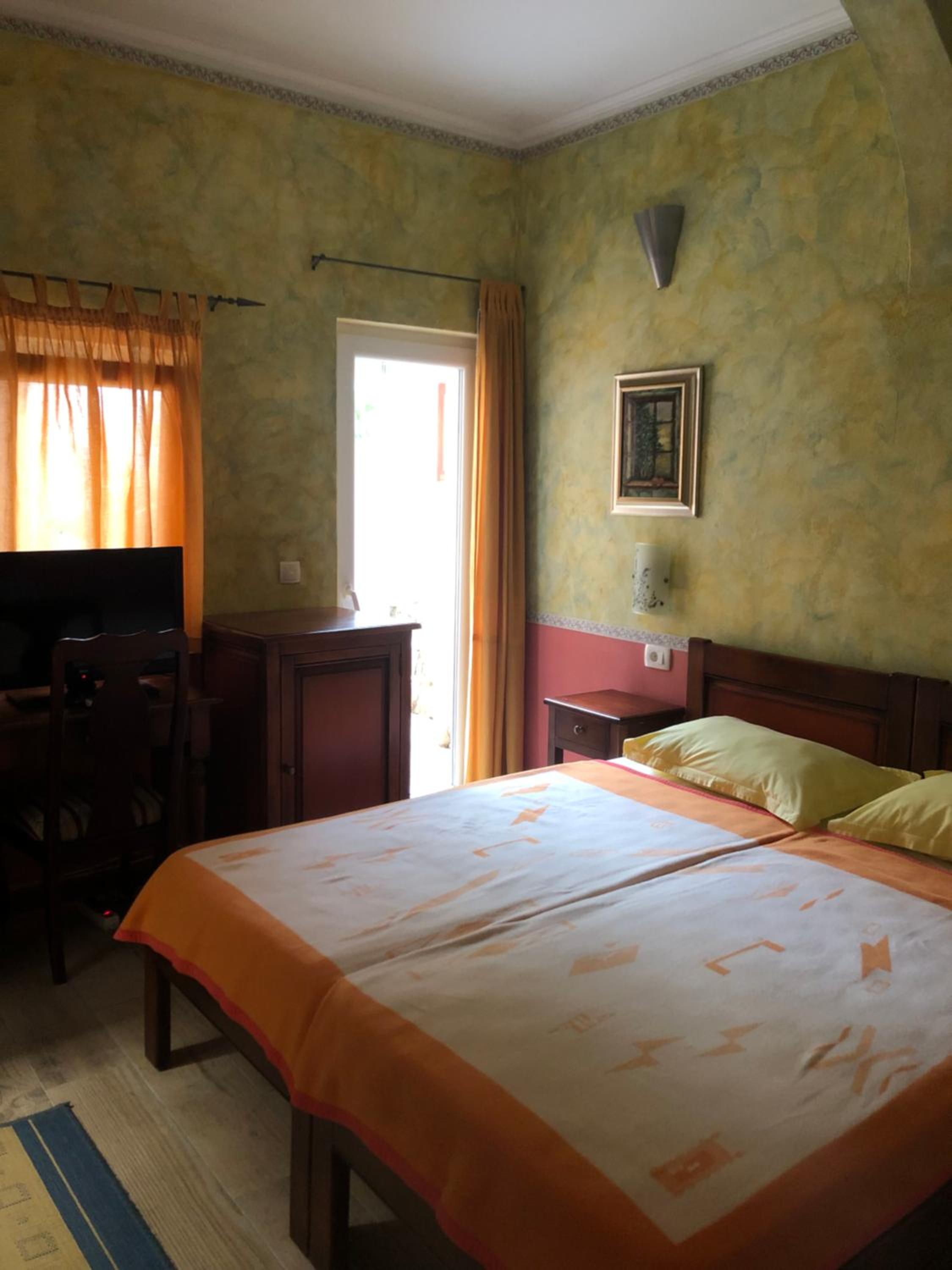 Standard Double Room with Pool Use photo 3