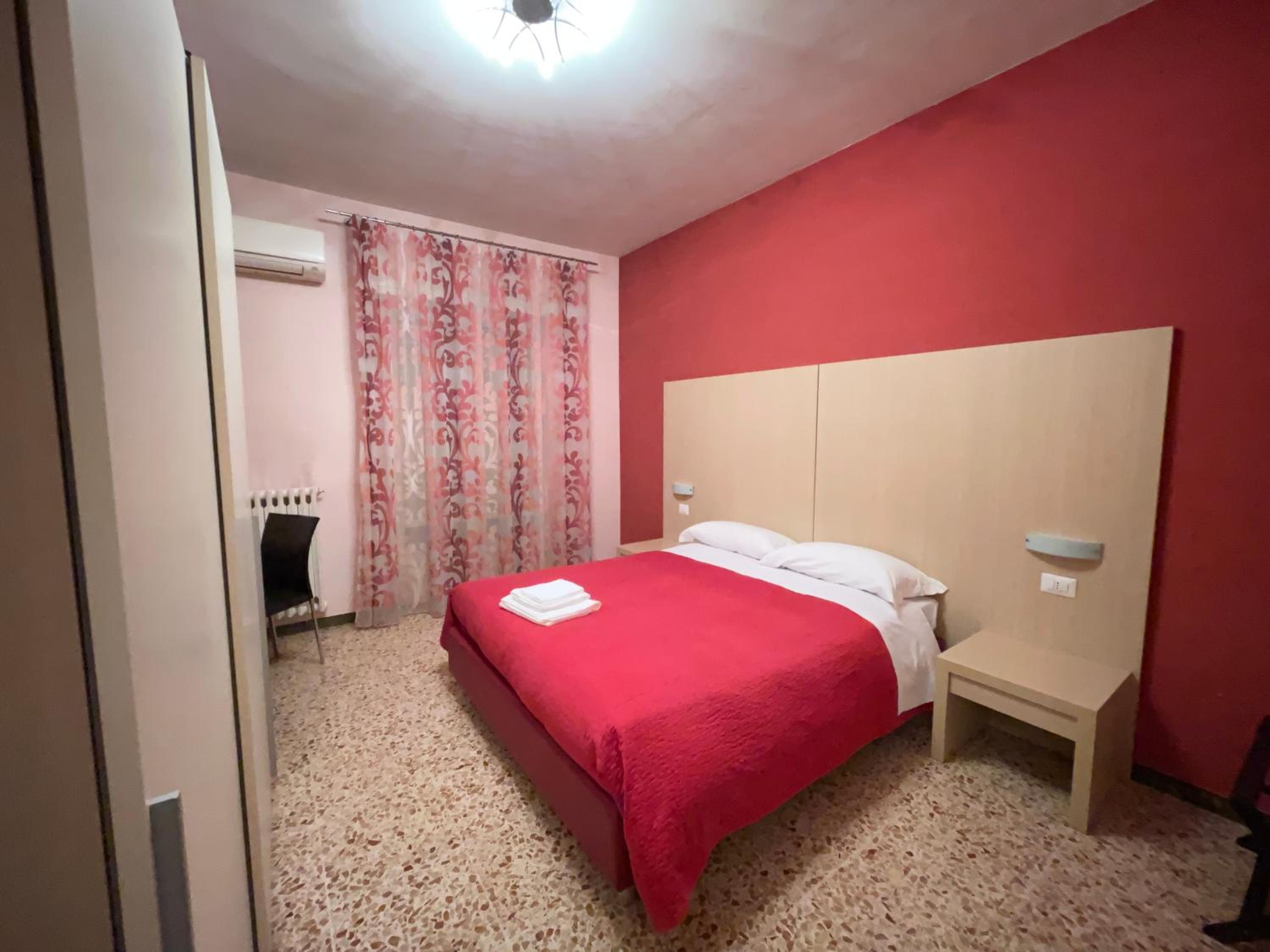Double Room with Private Bathroom - Photo 6