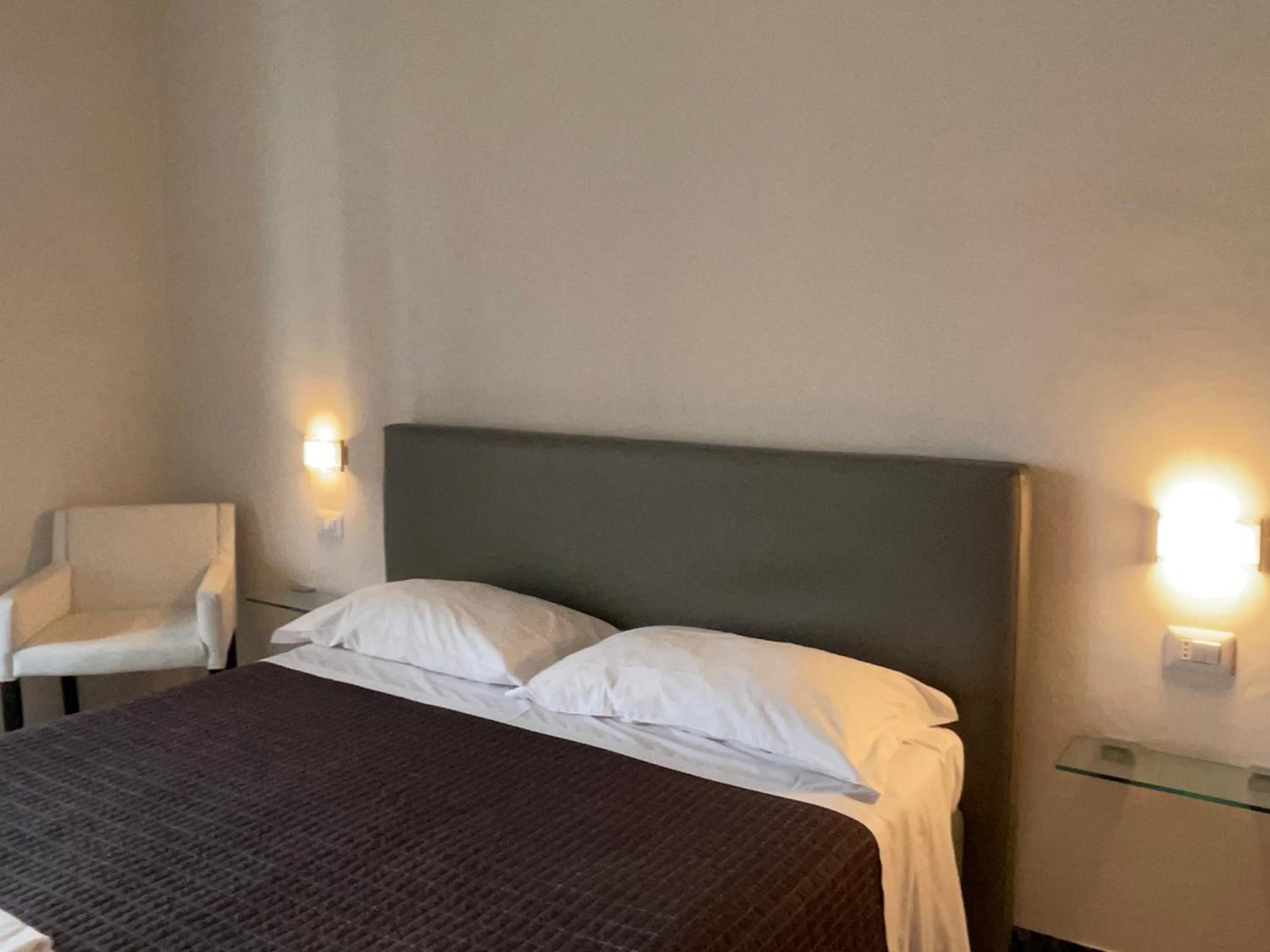 Double Room with Private Bathroom - Photo 5