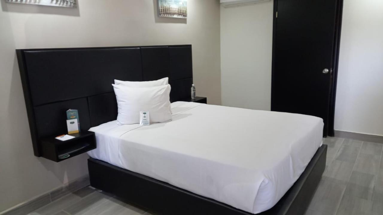 Standard Queen Room