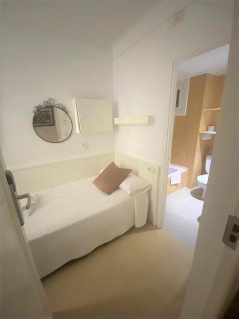 Budget Interior Single Room photo 2