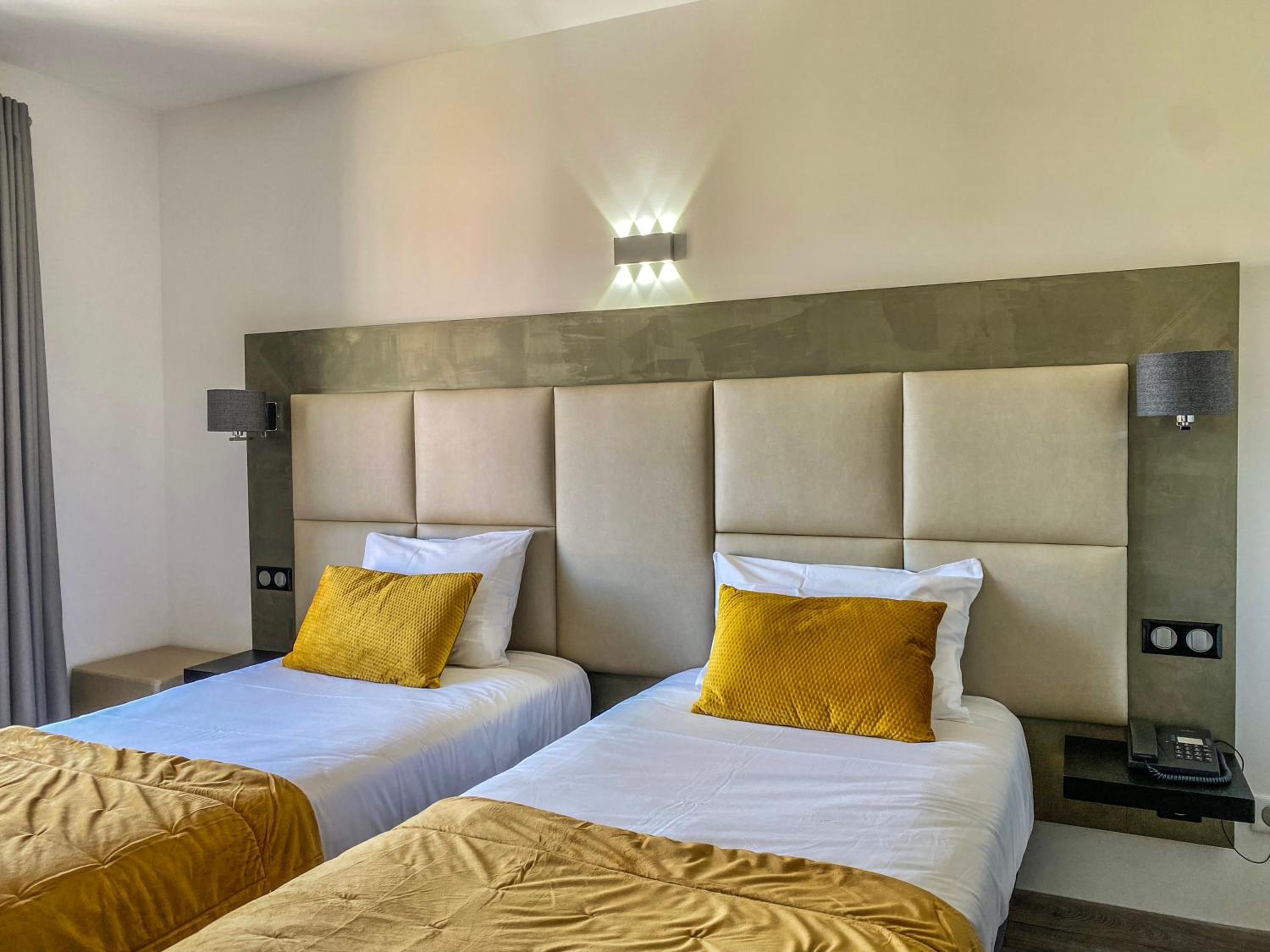 Twin Room - Photo 3