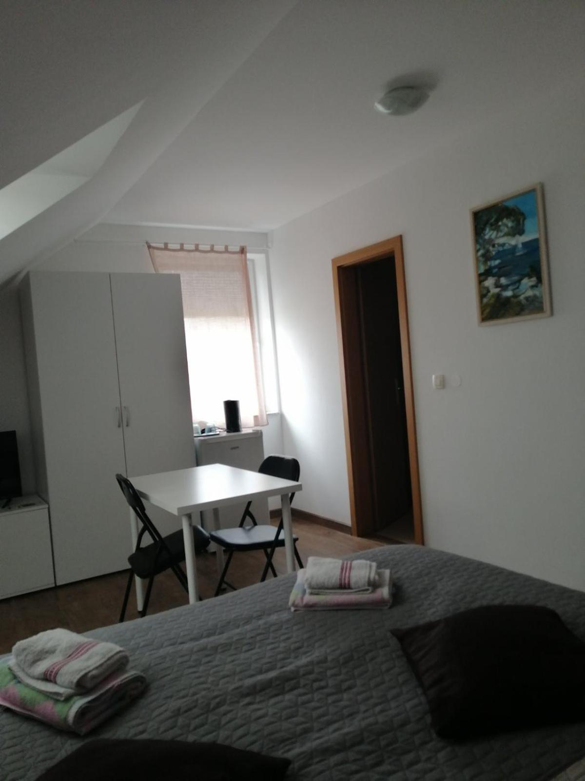 Double Room - Photo 7