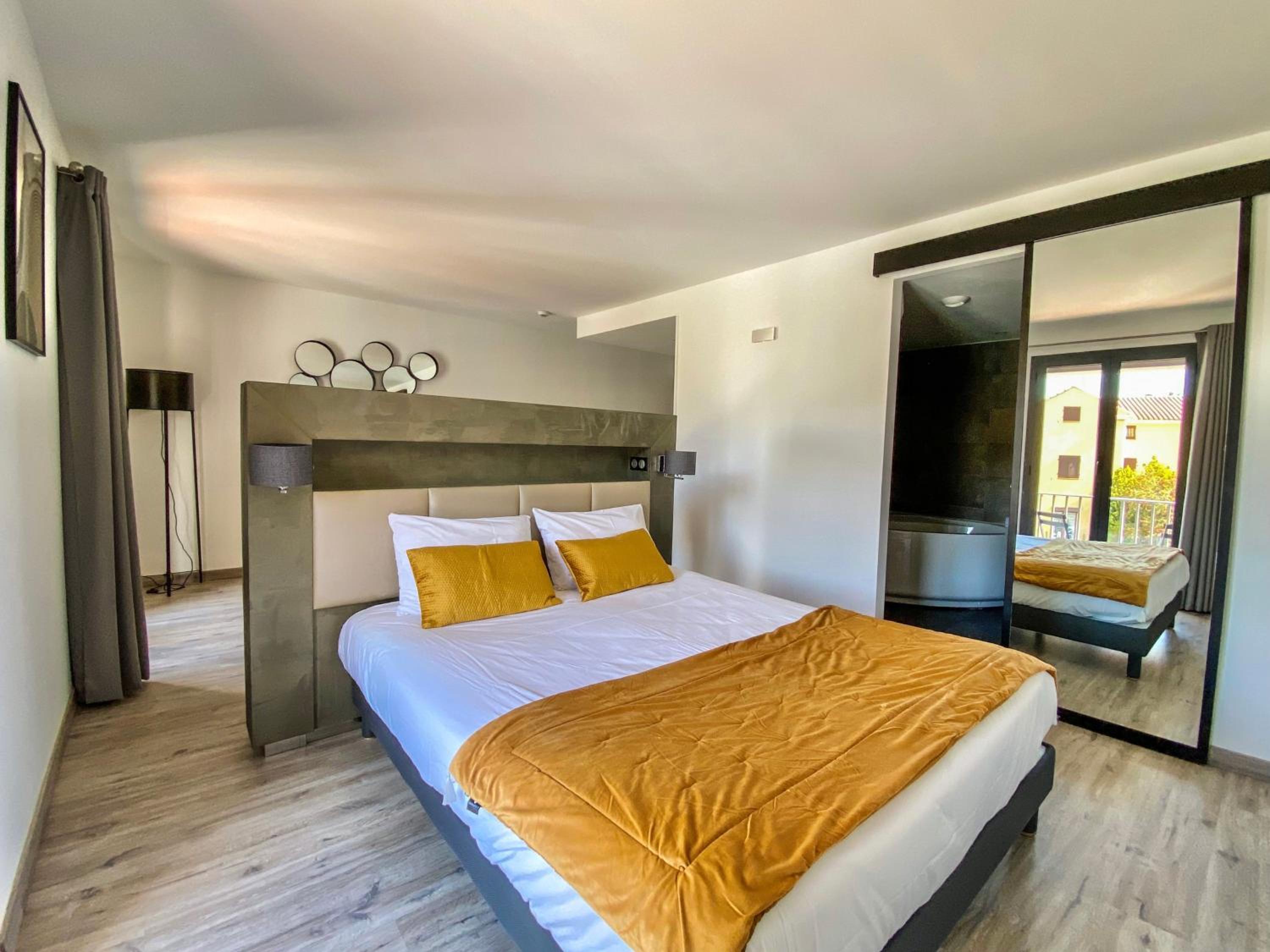 Superior Suite - Photo 6