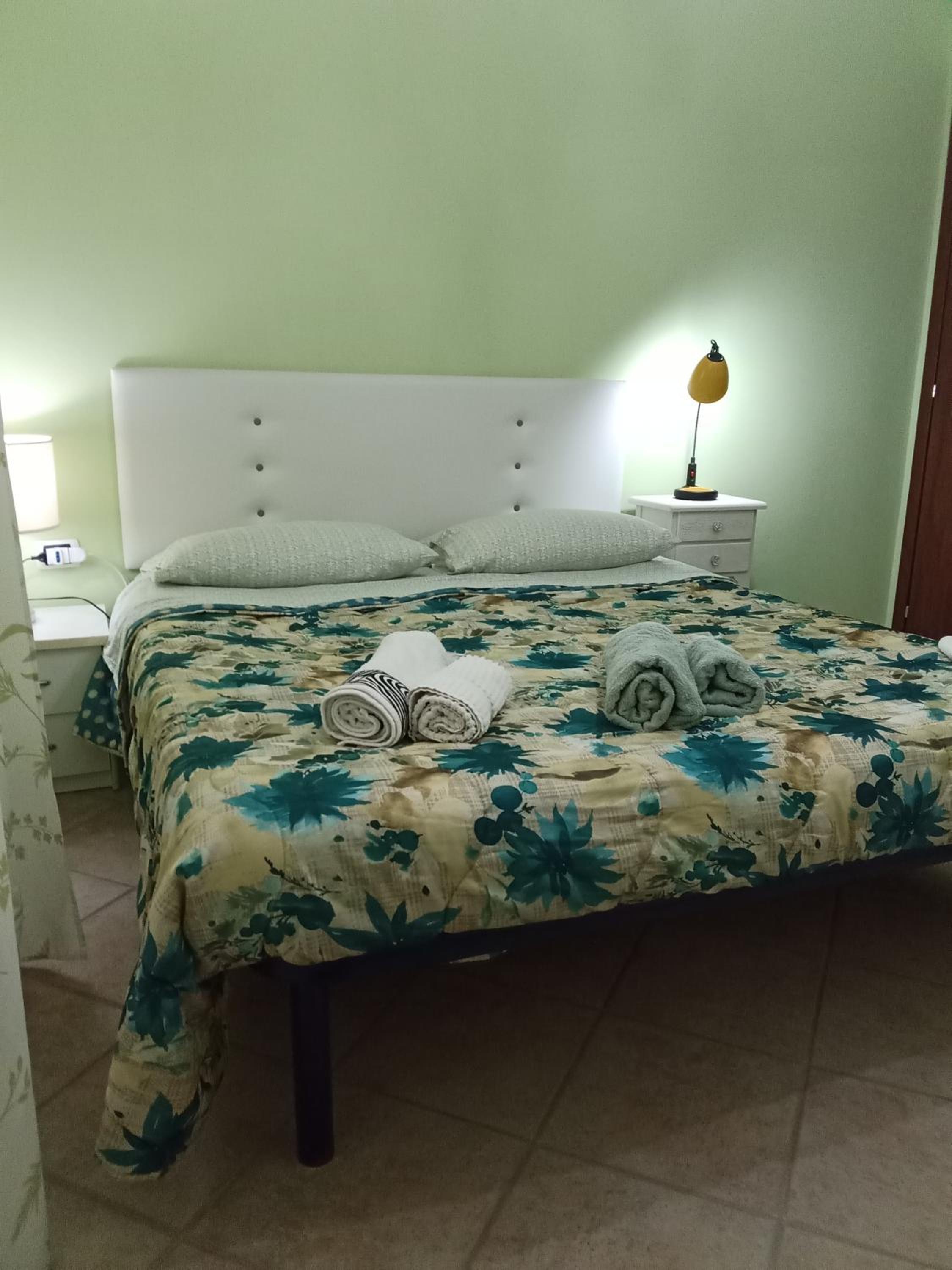 Double or Twin Room with Shared Bathroom photo 1