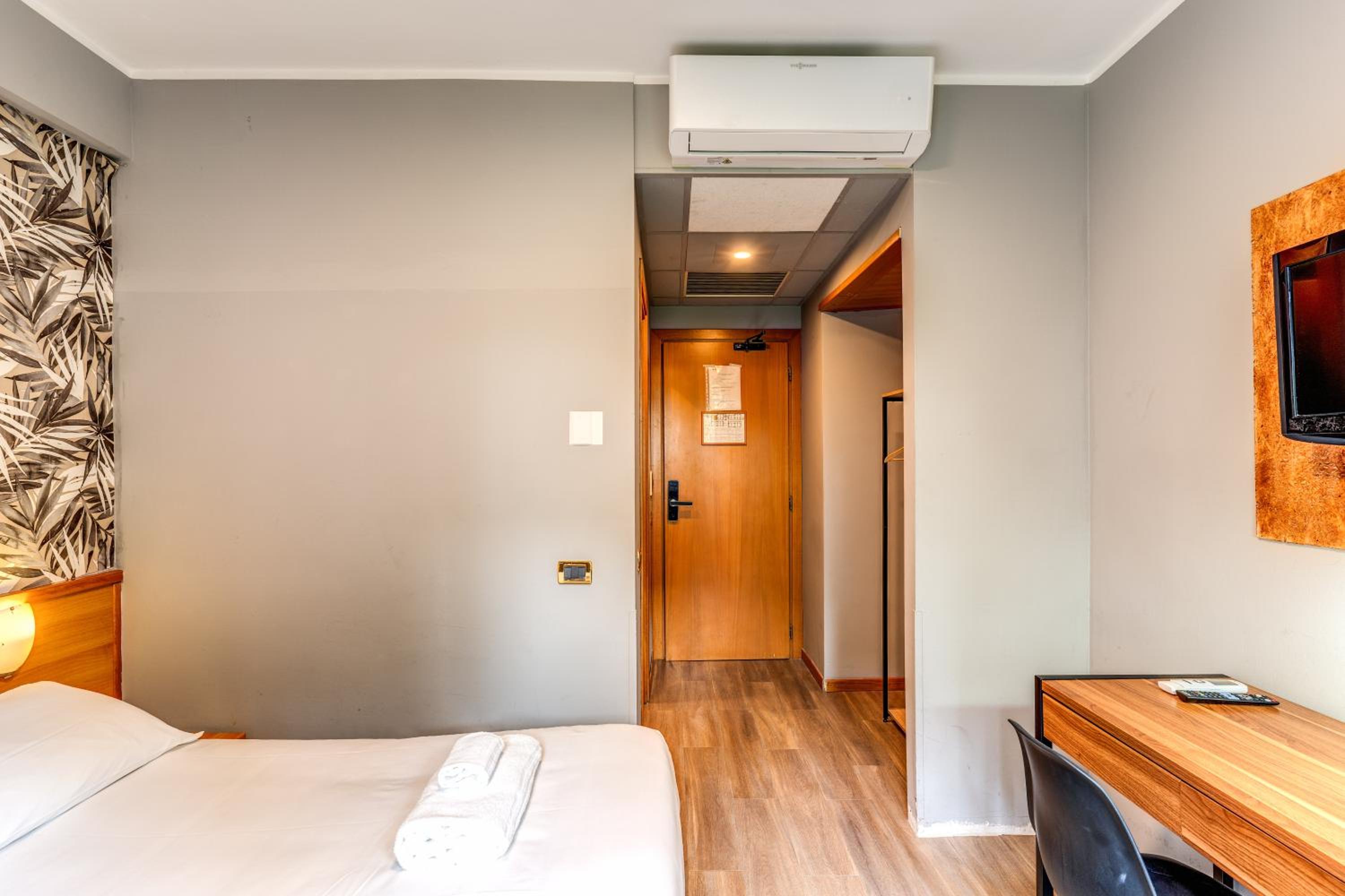 Standard Double or Twin Room photo 3