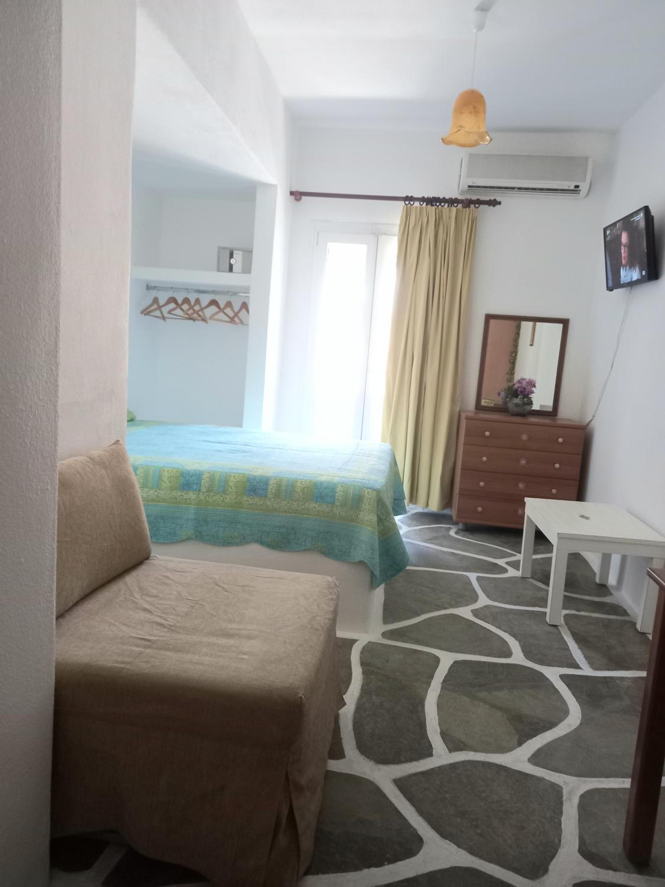 Studio (2 Adults)