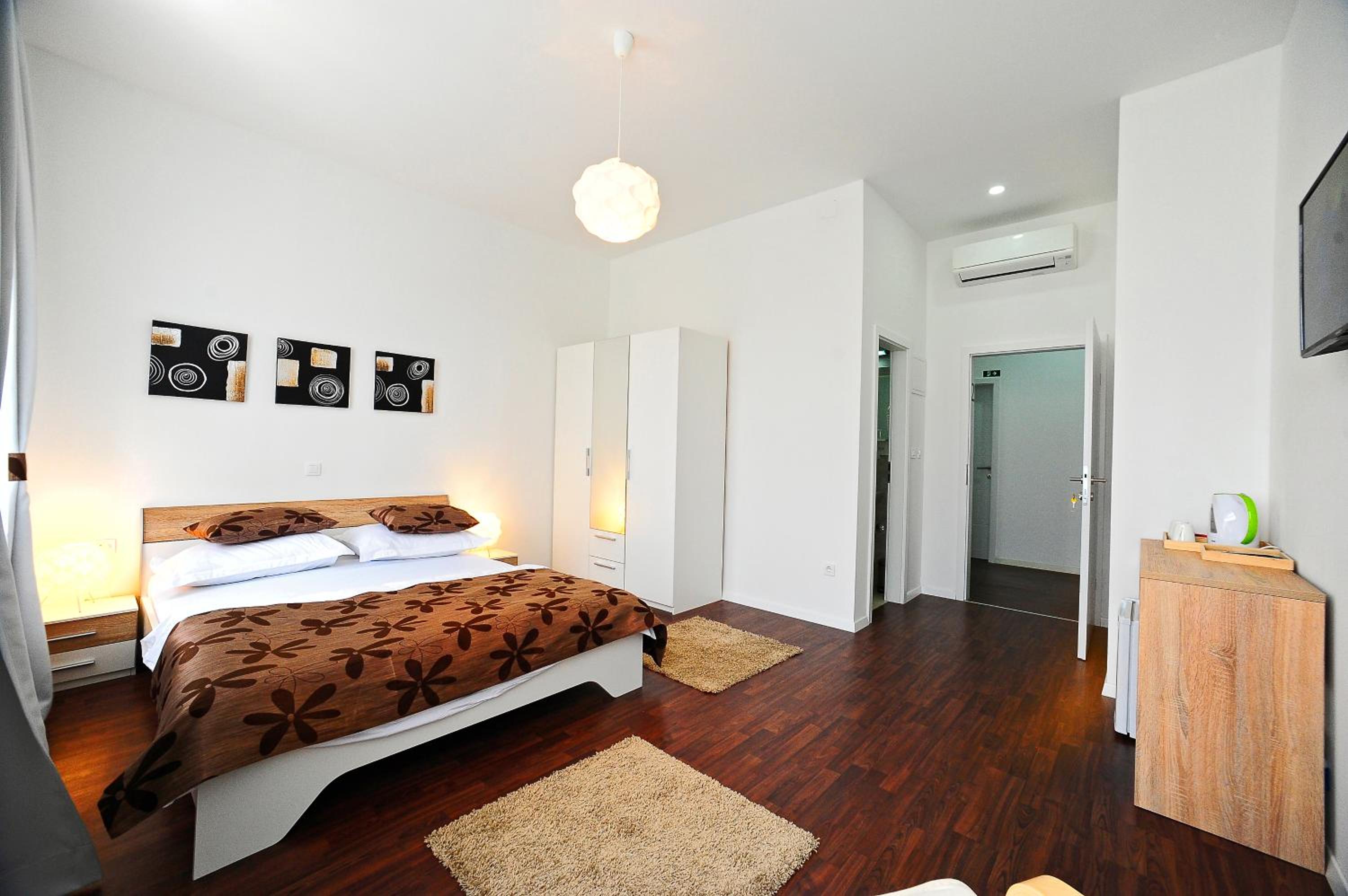 Twin Room with Private Bathroom photo 1