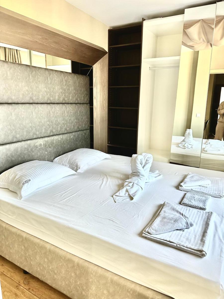 Two-Bedroom Apartment with Terrace (6 Adults)