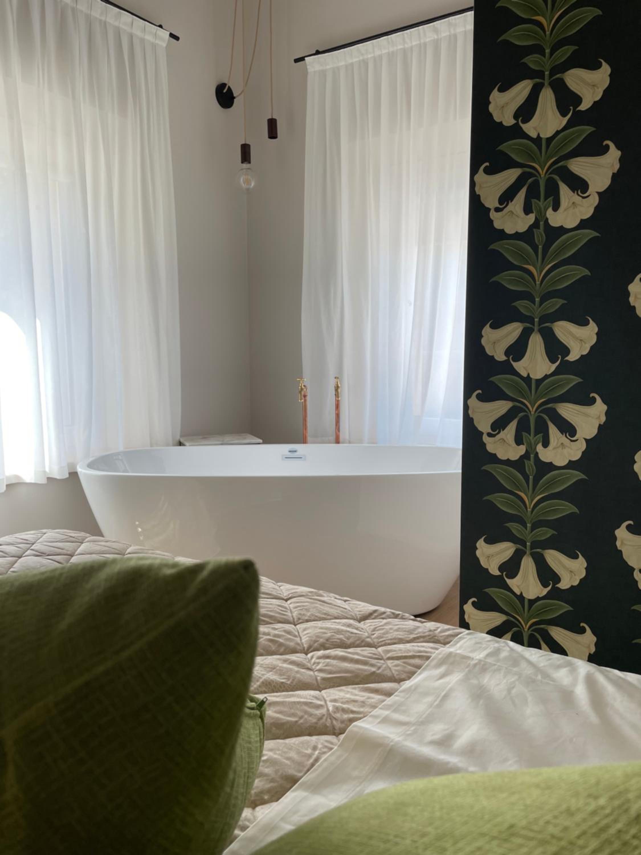 Deluxe Double Room with Bath photo 2
