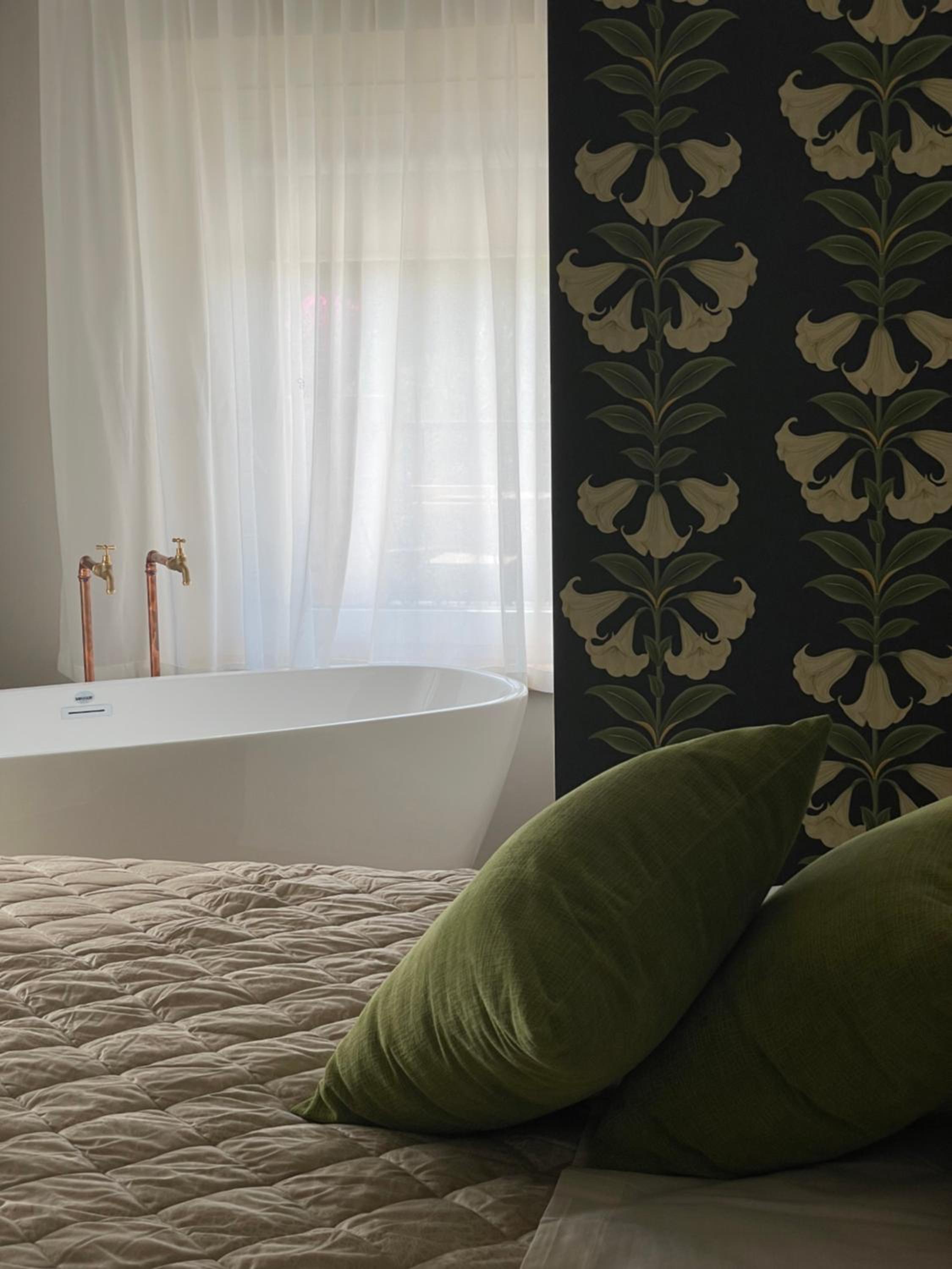 Deluxe Double Room with Bath photo 3