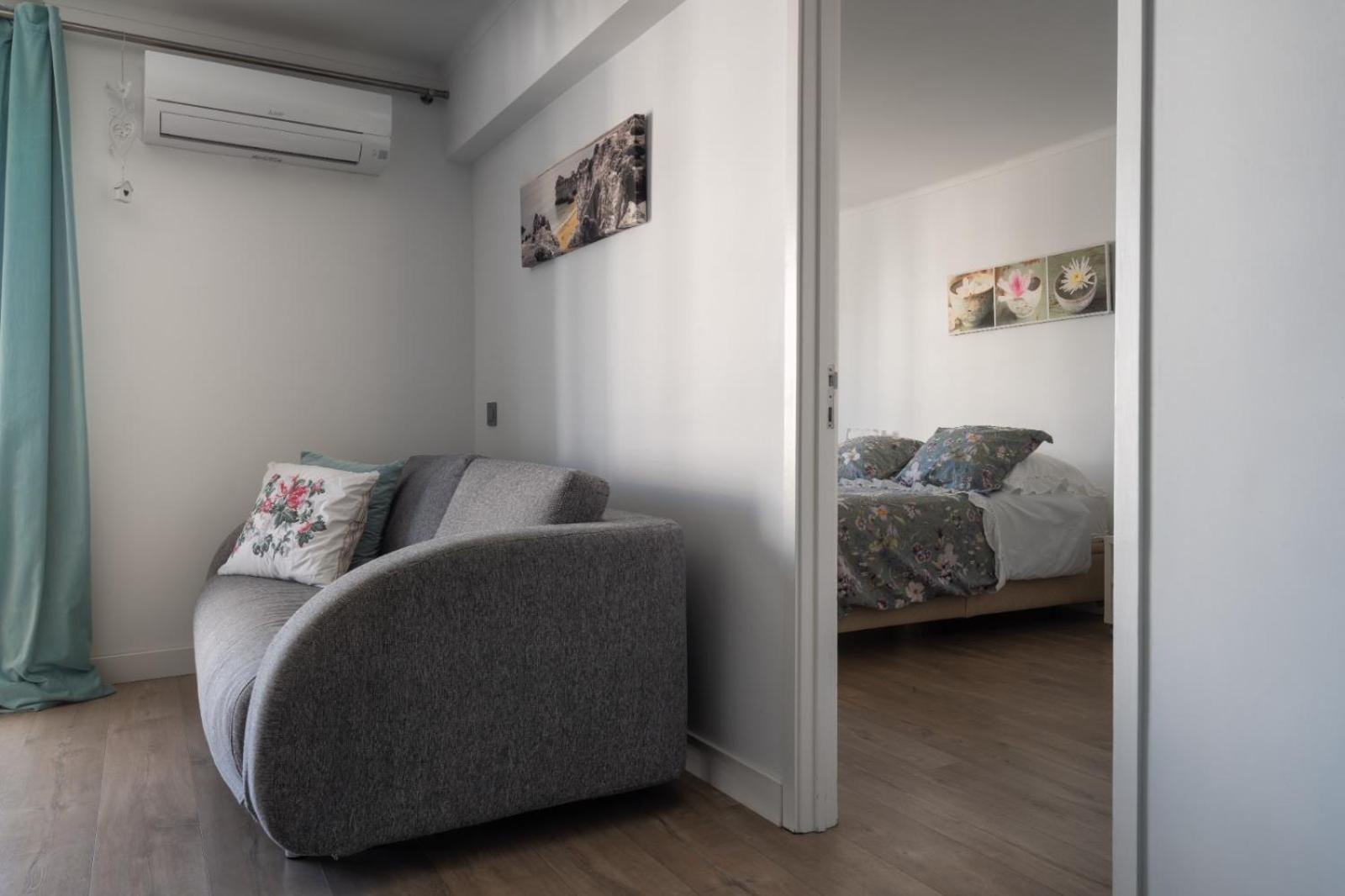One-Bedroom House photo 1