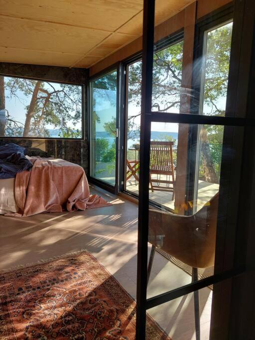 One-Bedroom House photo 1