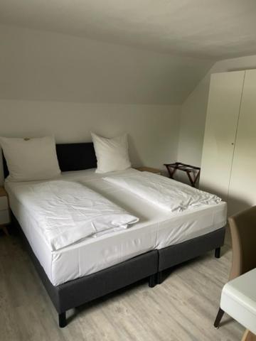 Three-Bedroom Apartment - Photo 4