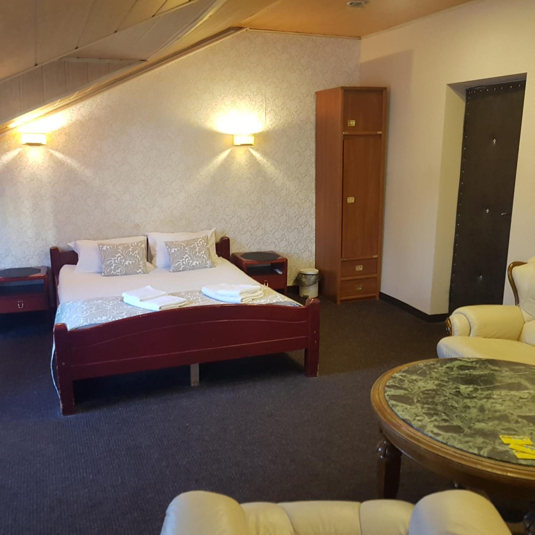Standard Double Room - Photo 1