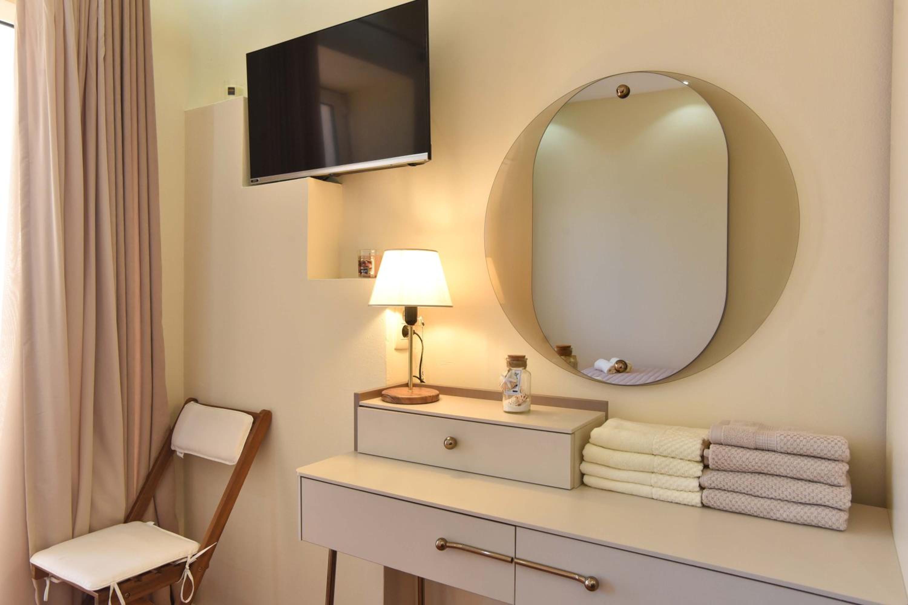 Deluxe Queen Room with Two Queen Beds photo 3