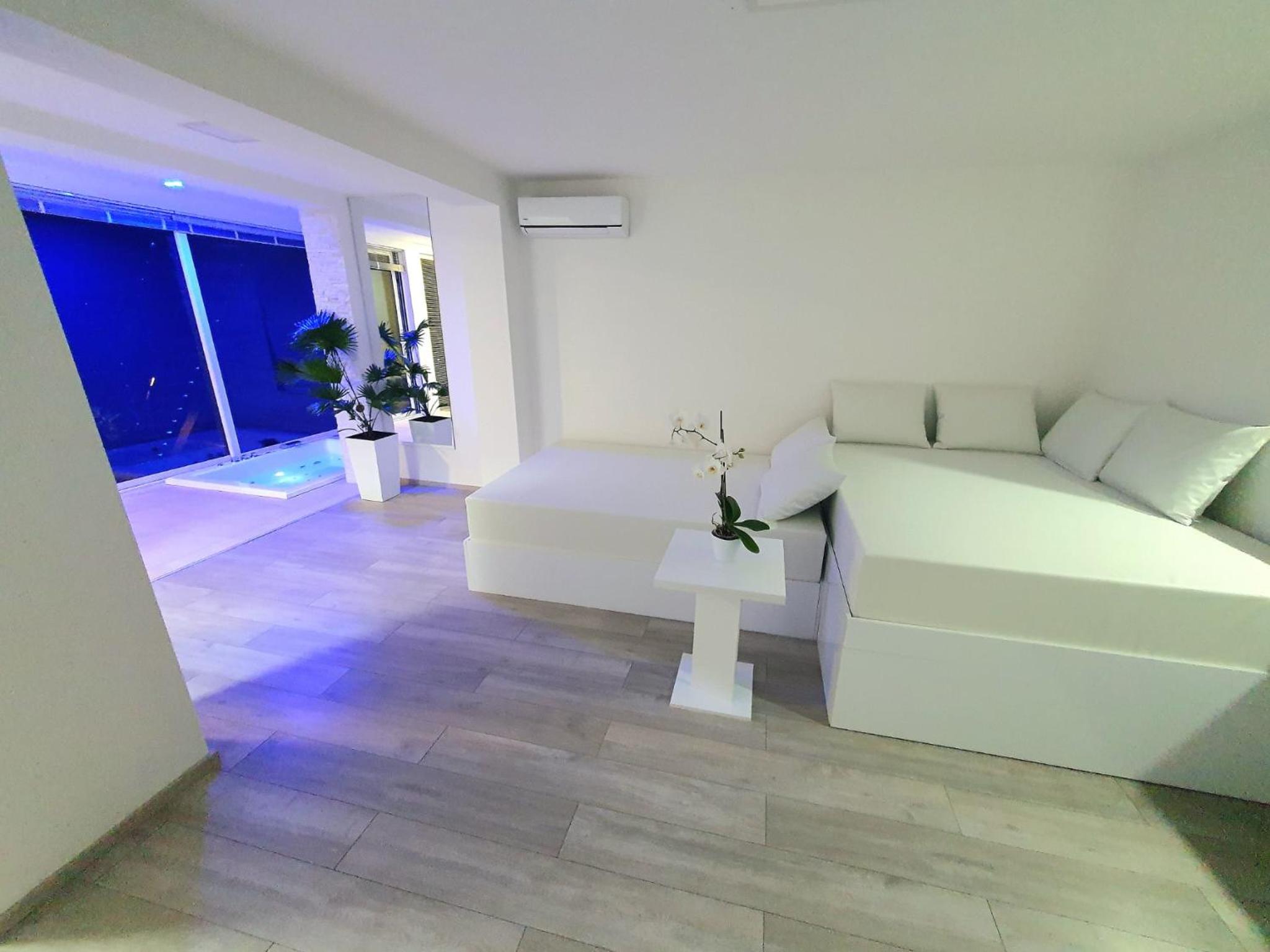 Studio with Spa Bath photo 2
