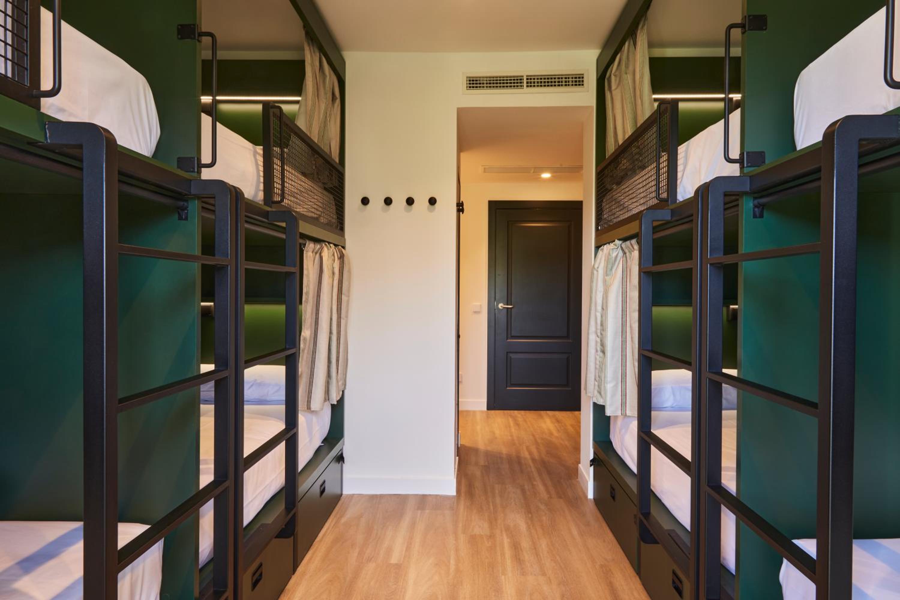 Bed in 8-Bed Mixed Dormitory Room photo 2