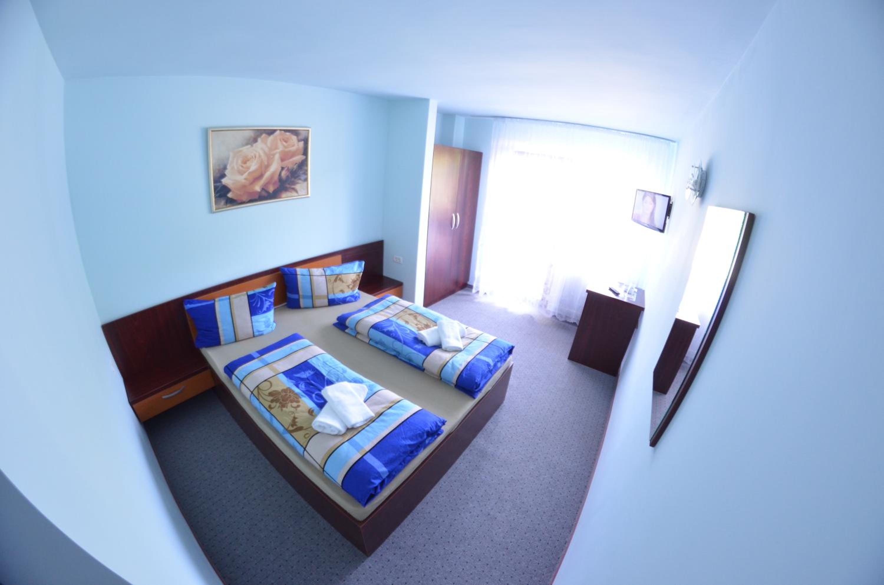 Double Room with Balcony - Photo 2