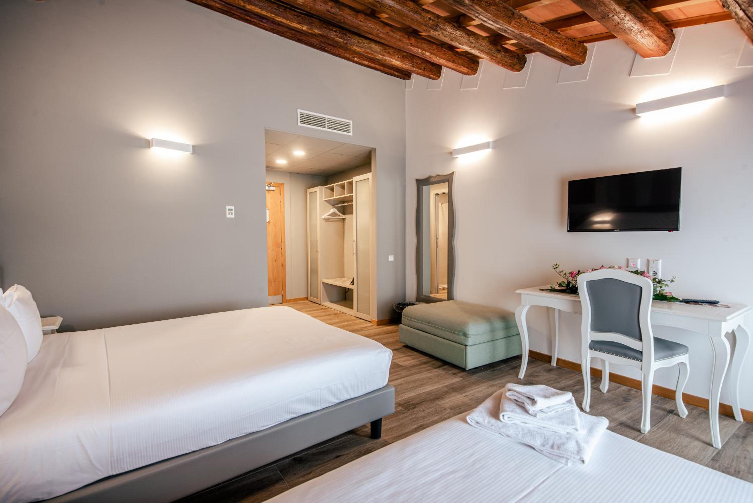 Double Room with Extra Bed - Photo 6