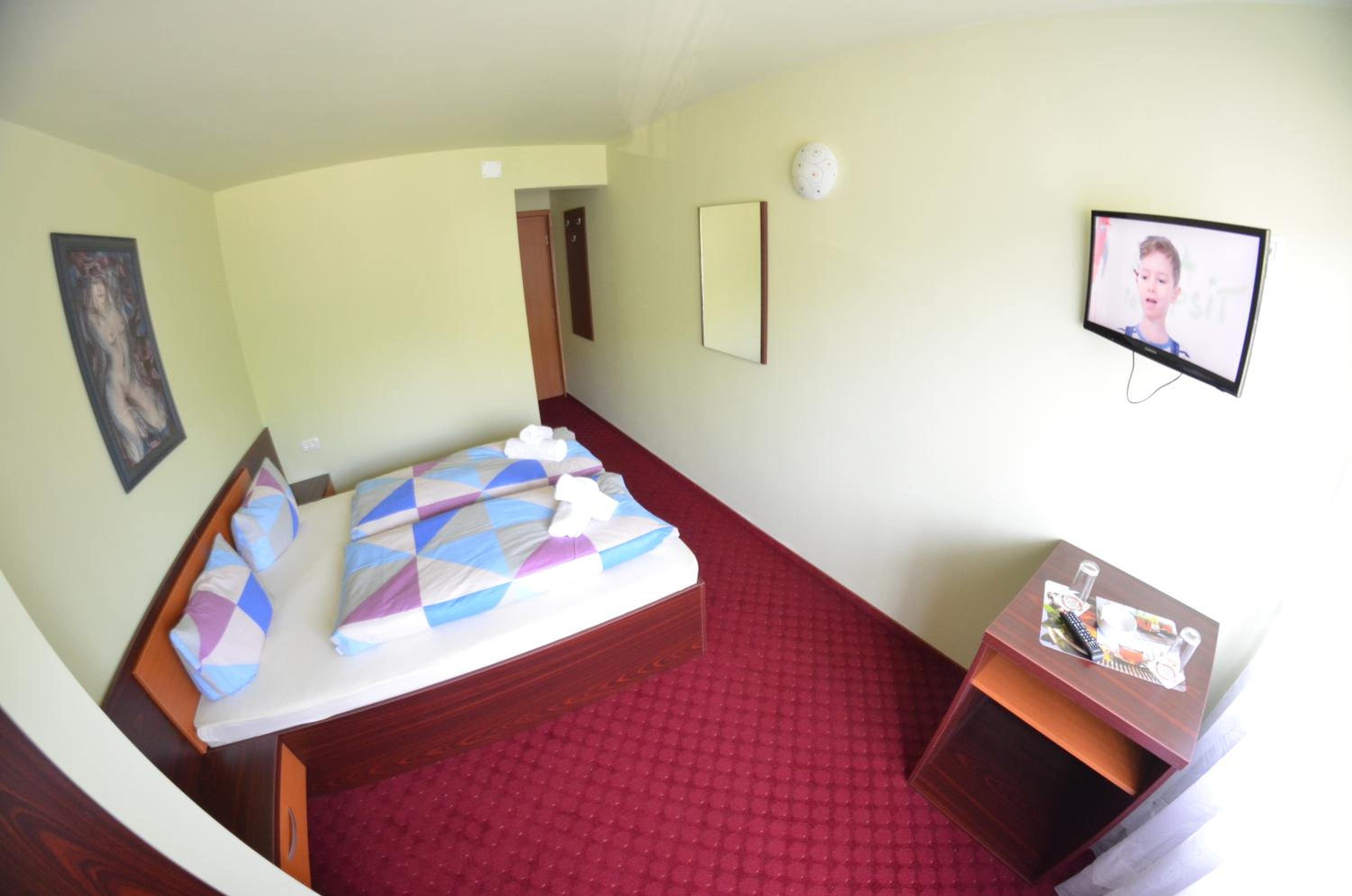 Double Room with Balcony - Photo 3