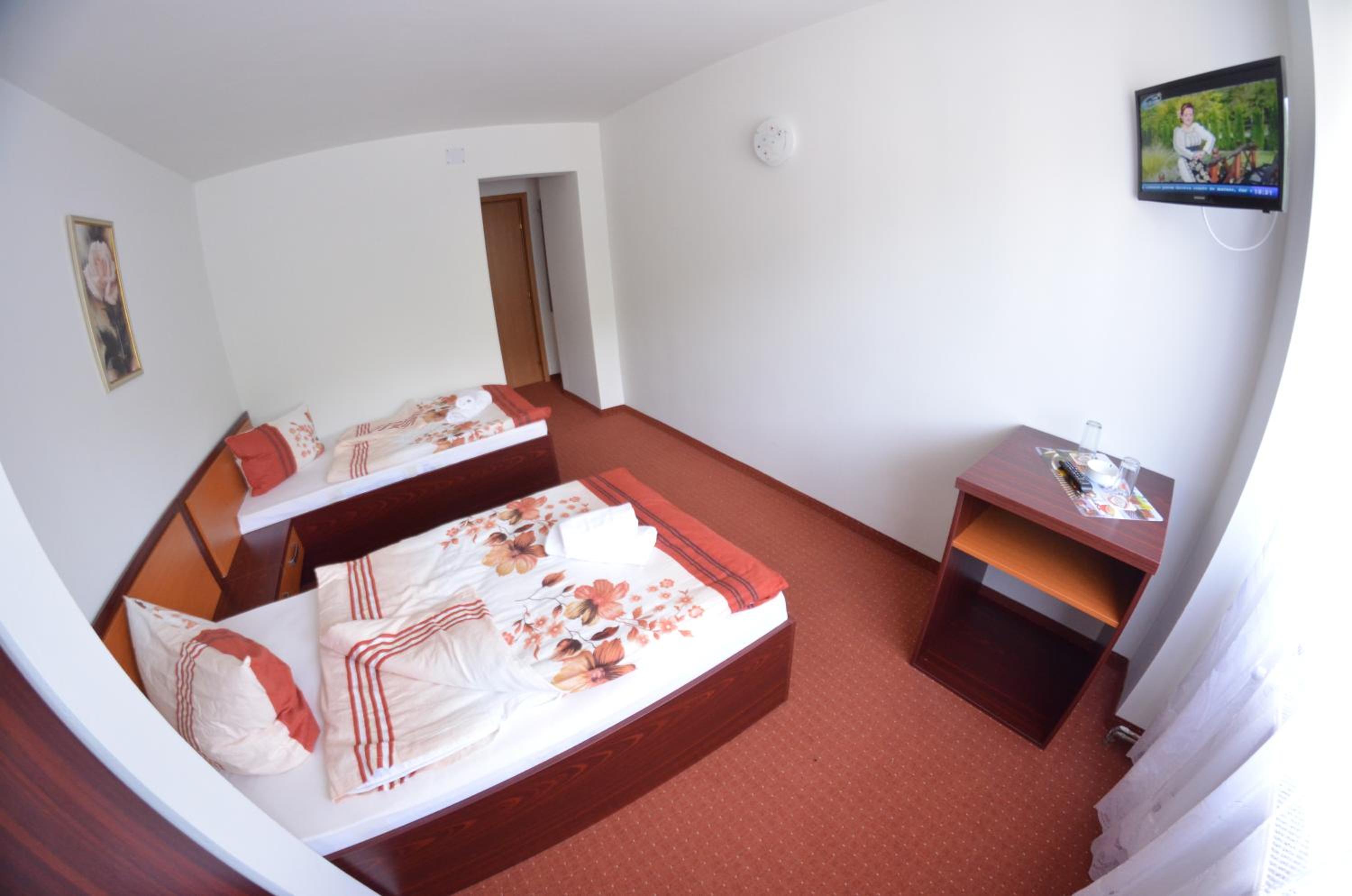 Twin Room with Balcony - Photo 3