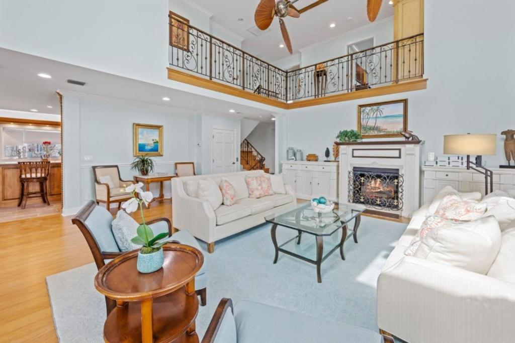 Five-Bedroom House photo 3