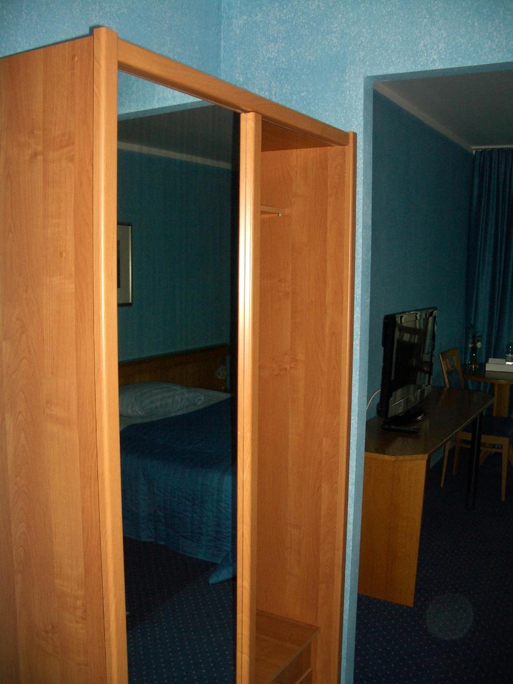 Budget Twin Room photo 3