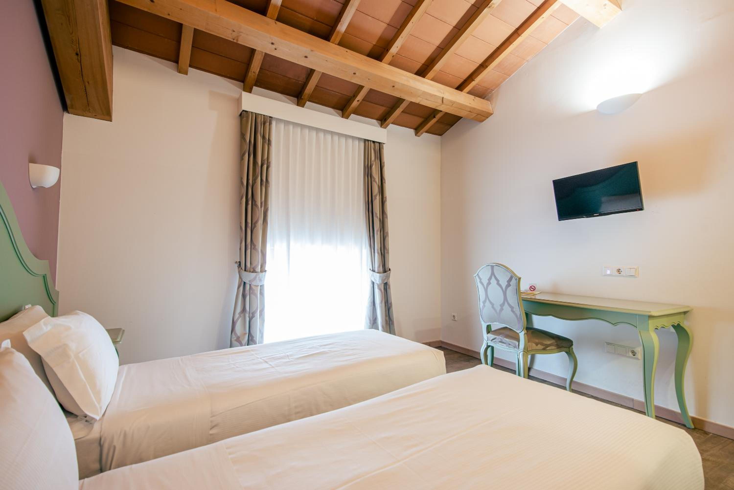 Classic Double or Twin Room - Photo 2