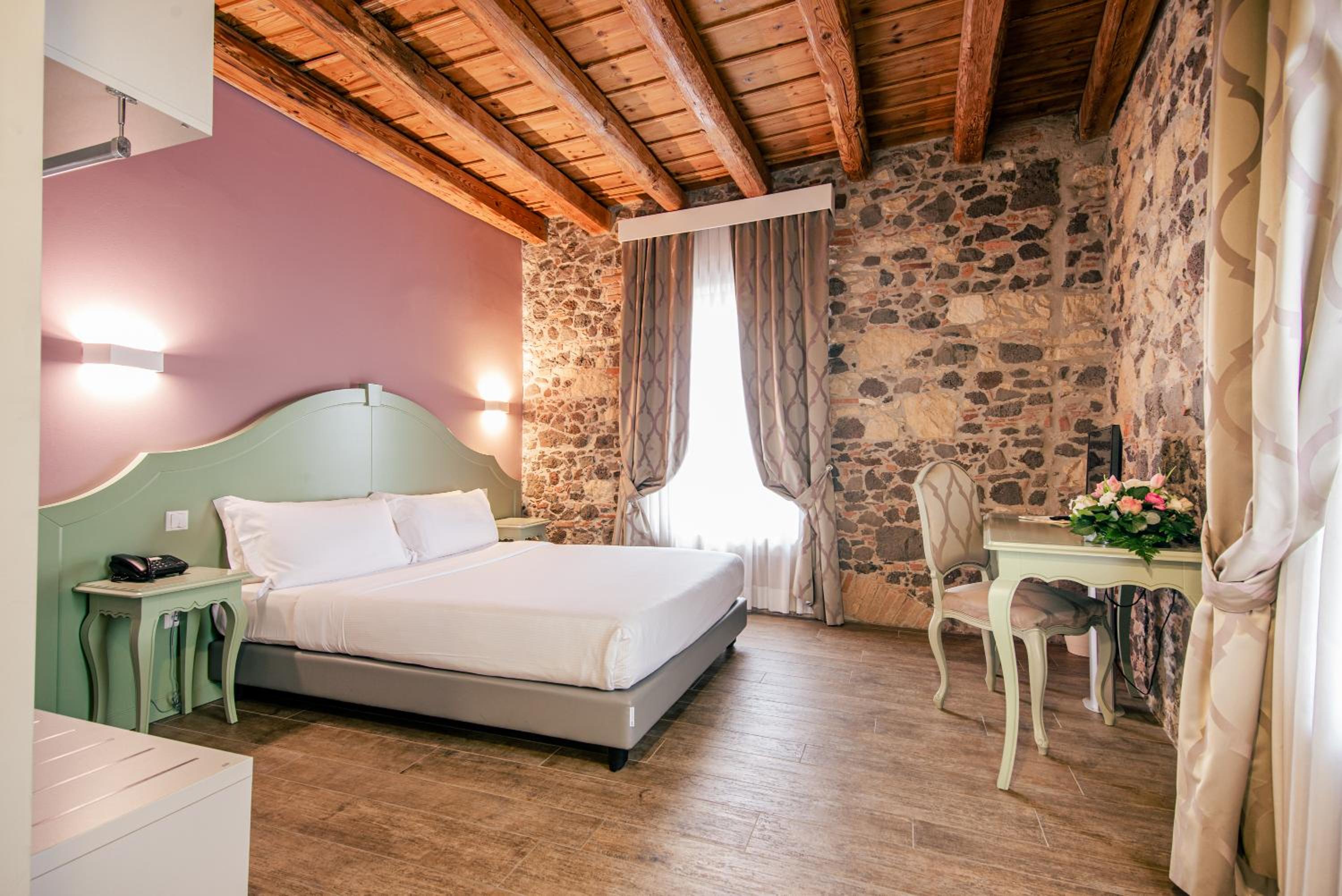 Classic Double or Twin Room - Photo 4