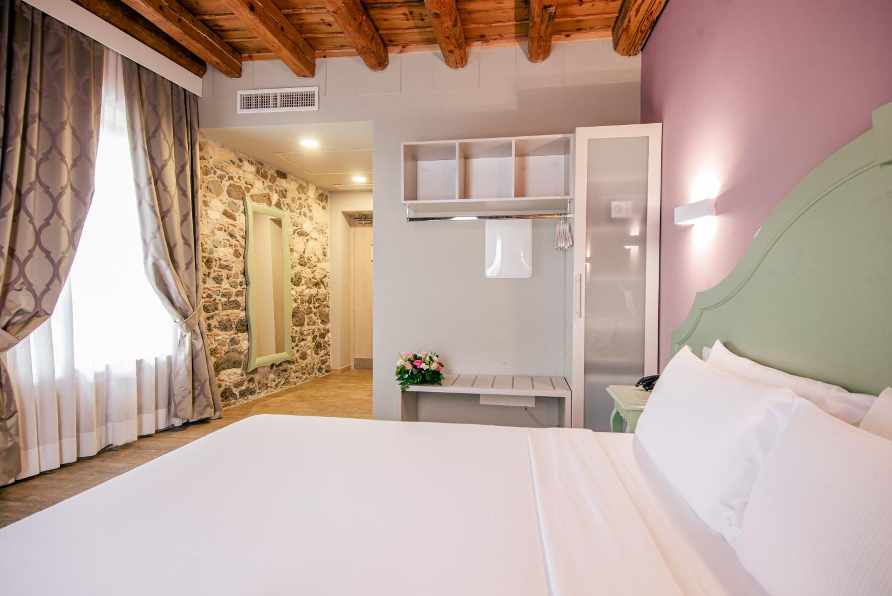 Classic Double or Twin Room - Photo 3