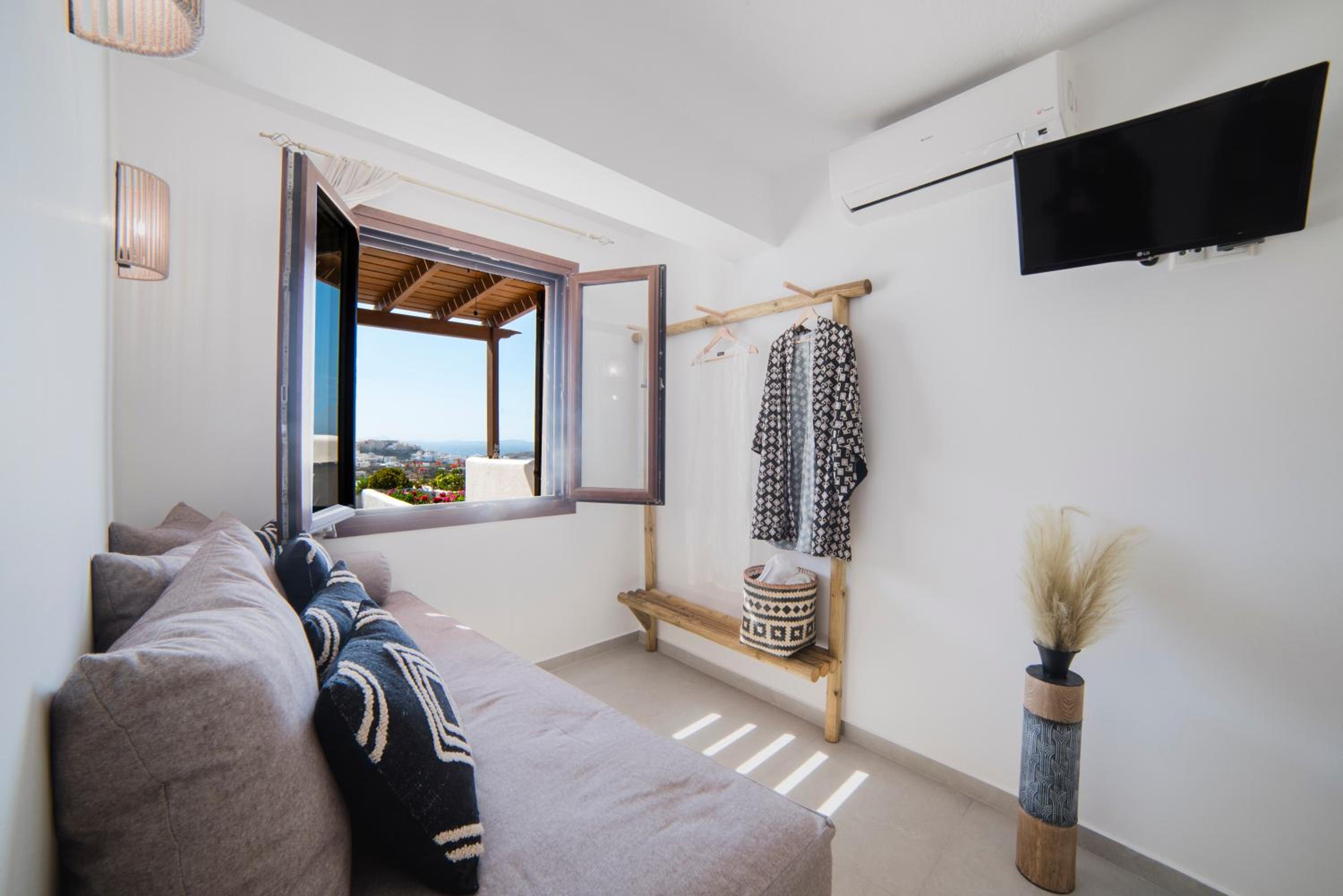 Deluxe Suite with Sea View photo 3