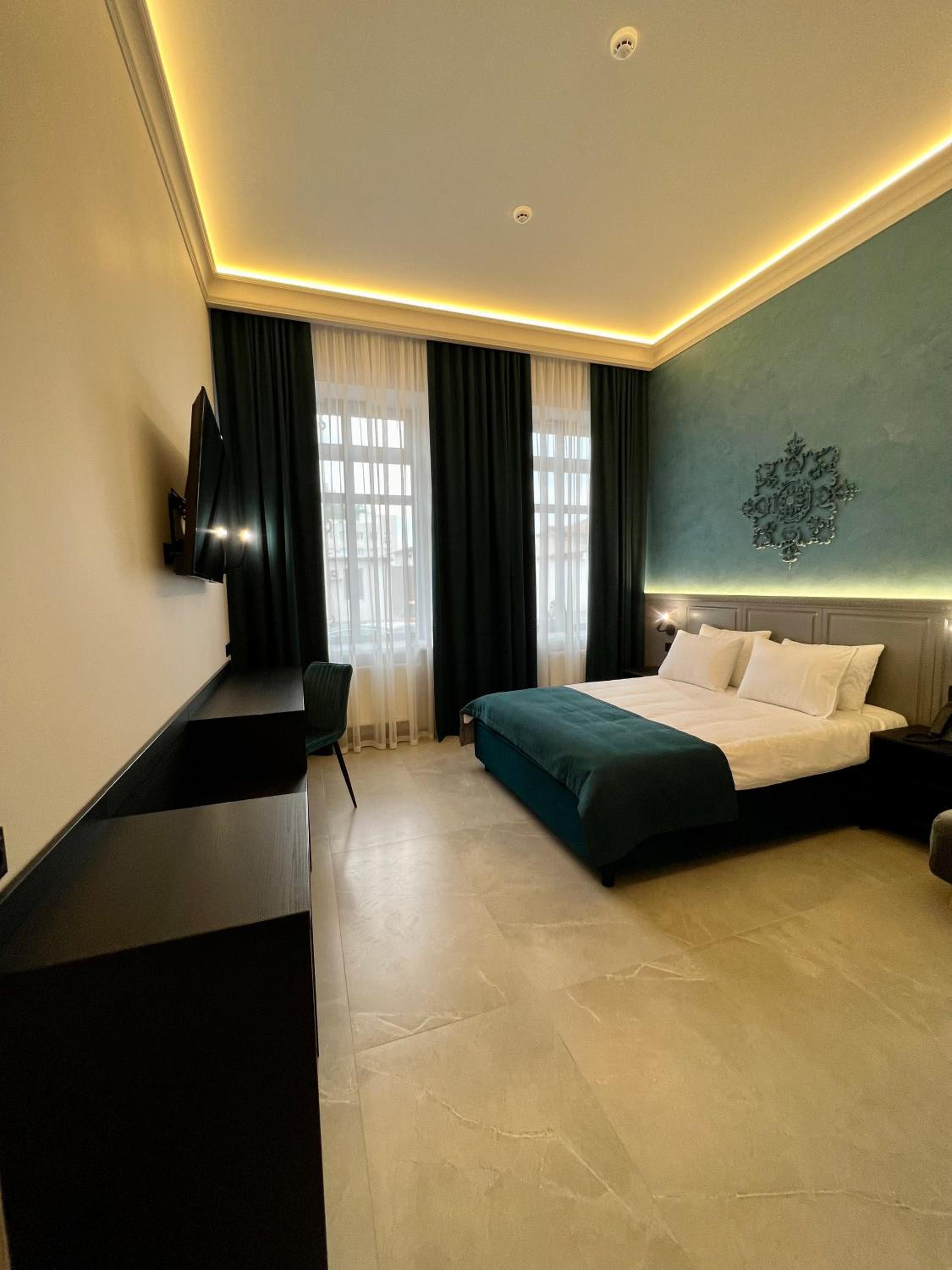Deluxe Double Room with Extra Bed photo 2