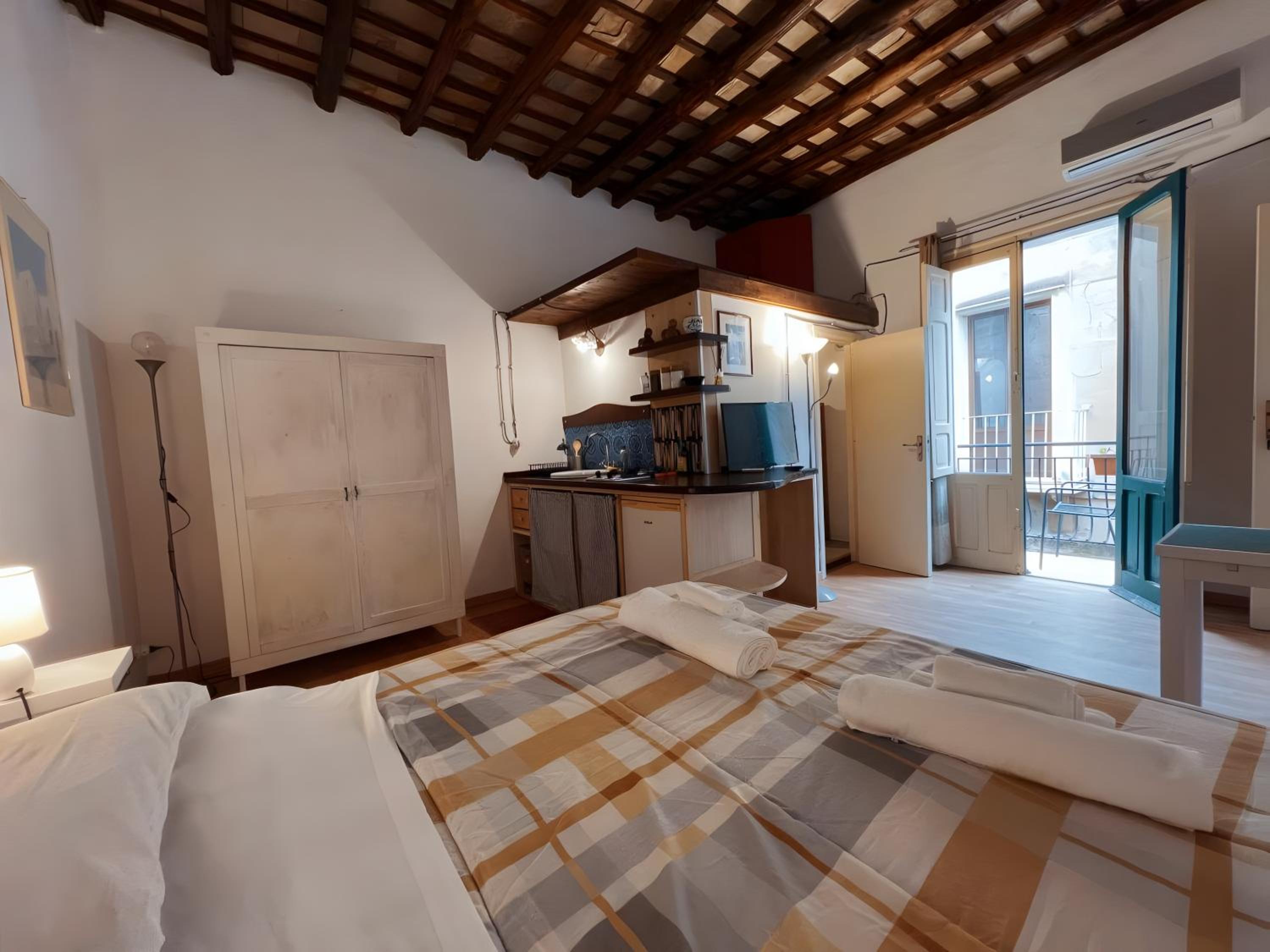 Studio Apartment photo 1