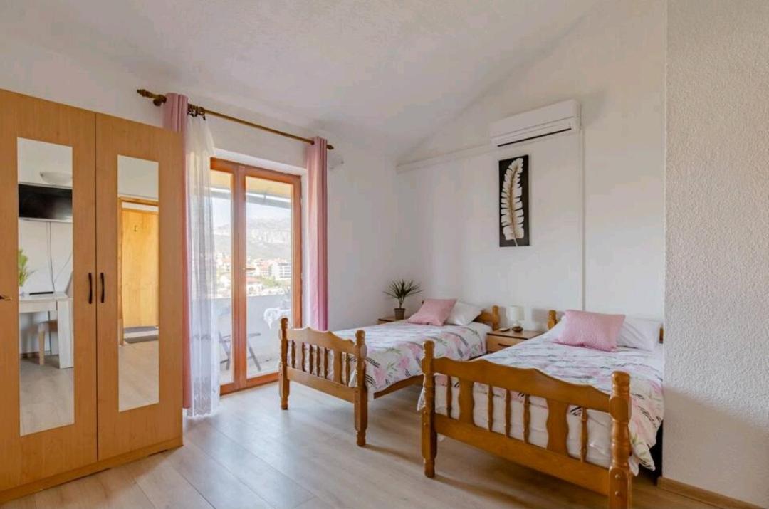 Studio Apartment - Photo 1