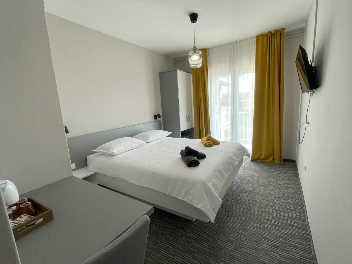 Double Room with Private Bathroom photo 2