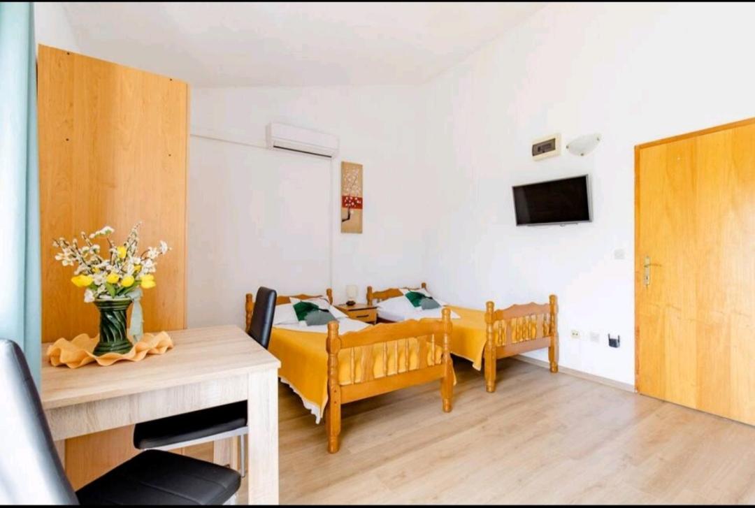 Studio Apartment - Photo 11