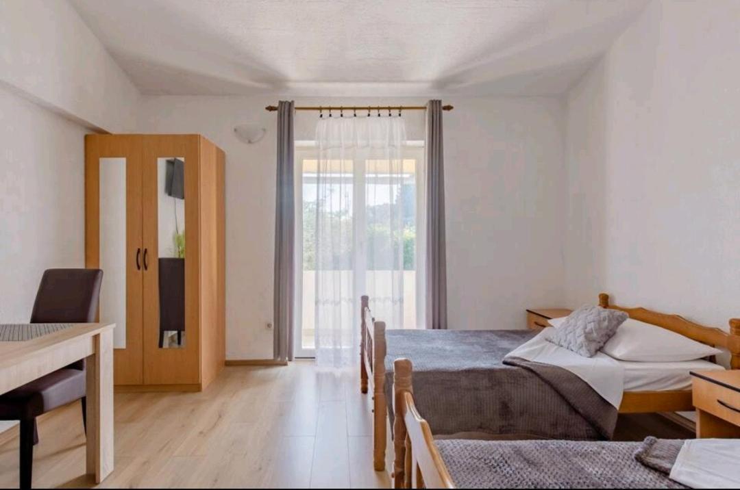 Studio Apartment - Photo 17