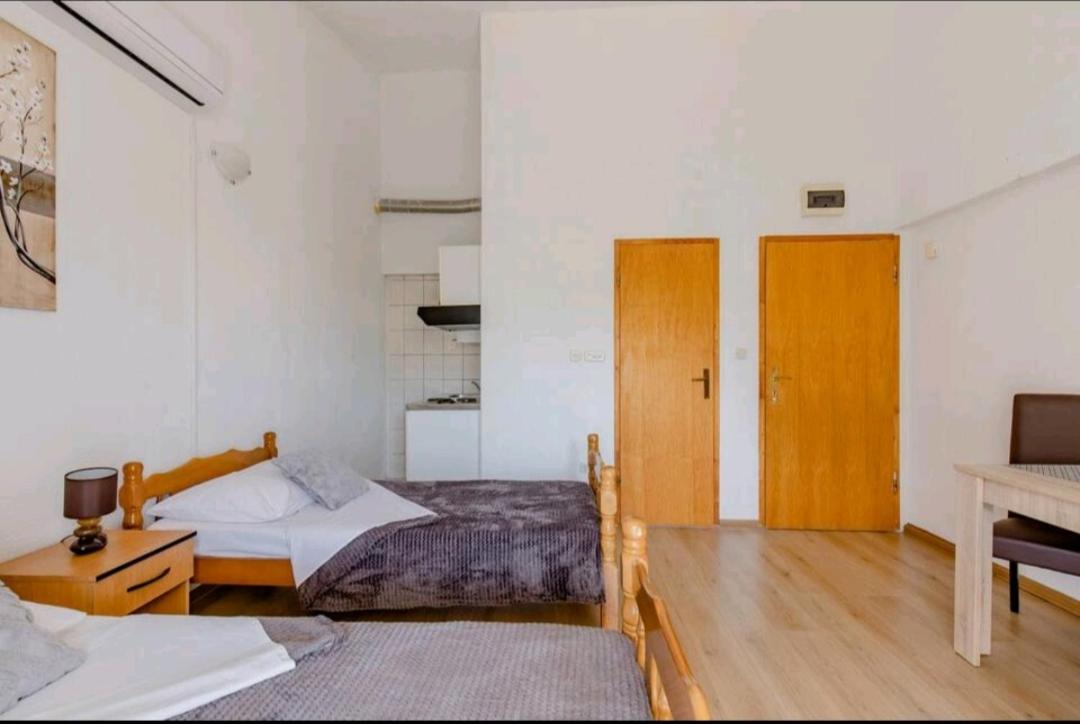 Studio Apartment - Photo 18
