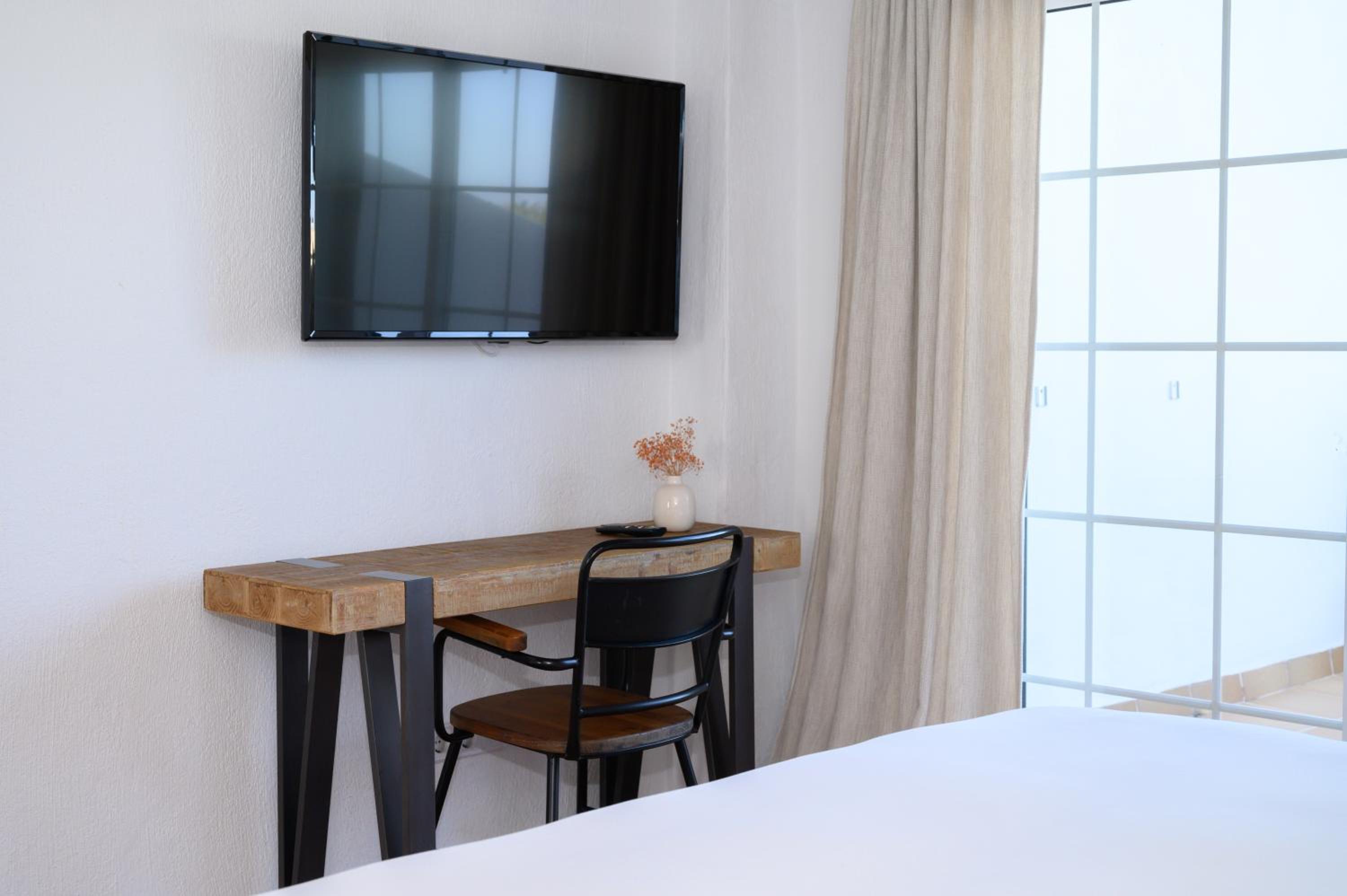 Triple Room with Terrace photo 2