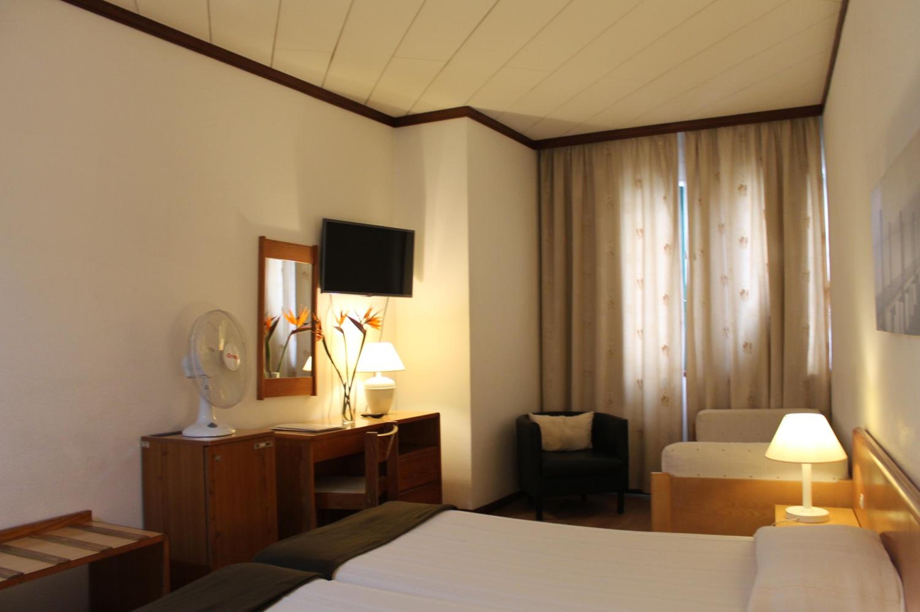 Twin Room - Photo 4
