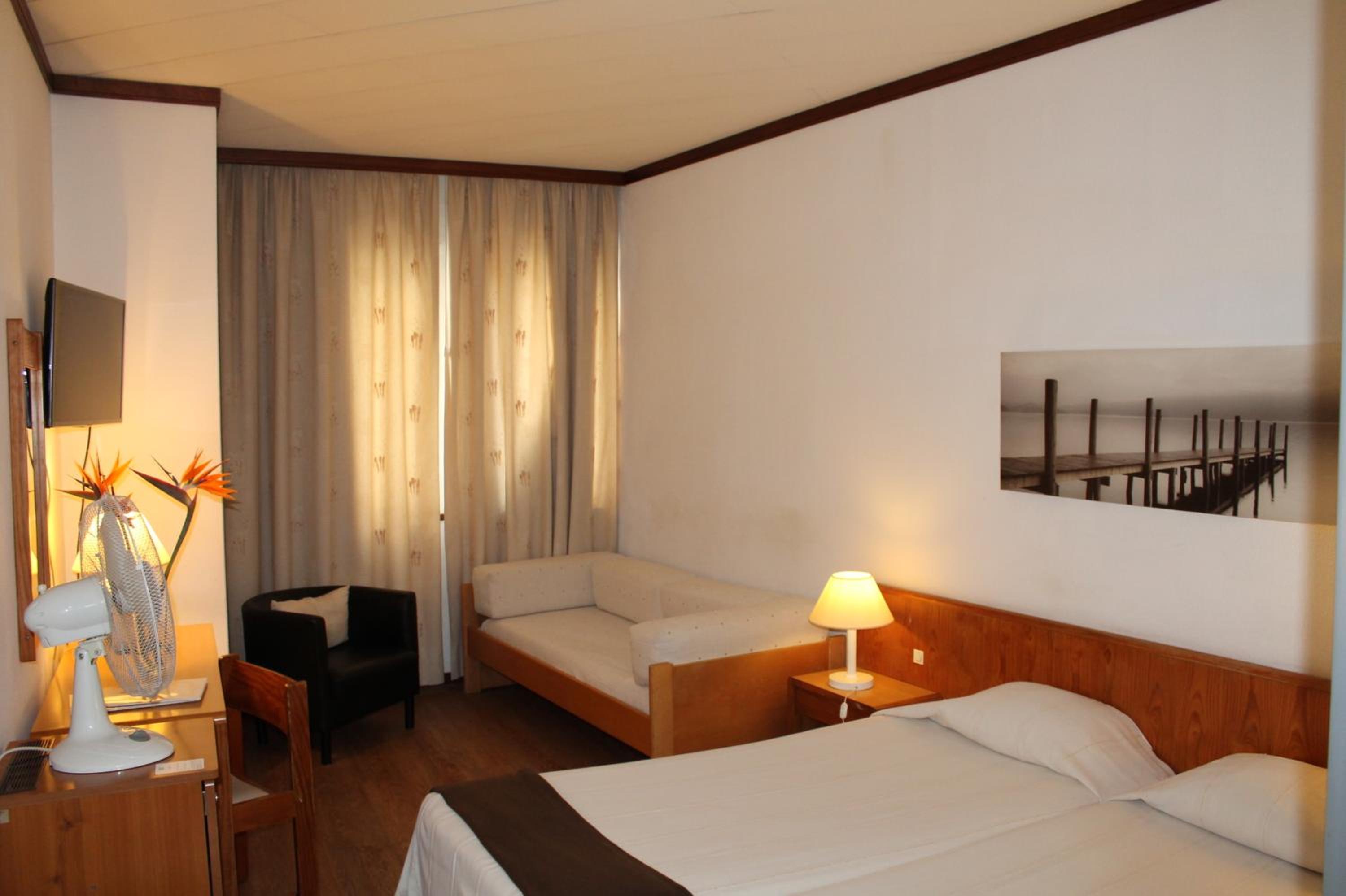 Twin Room - Photo 5