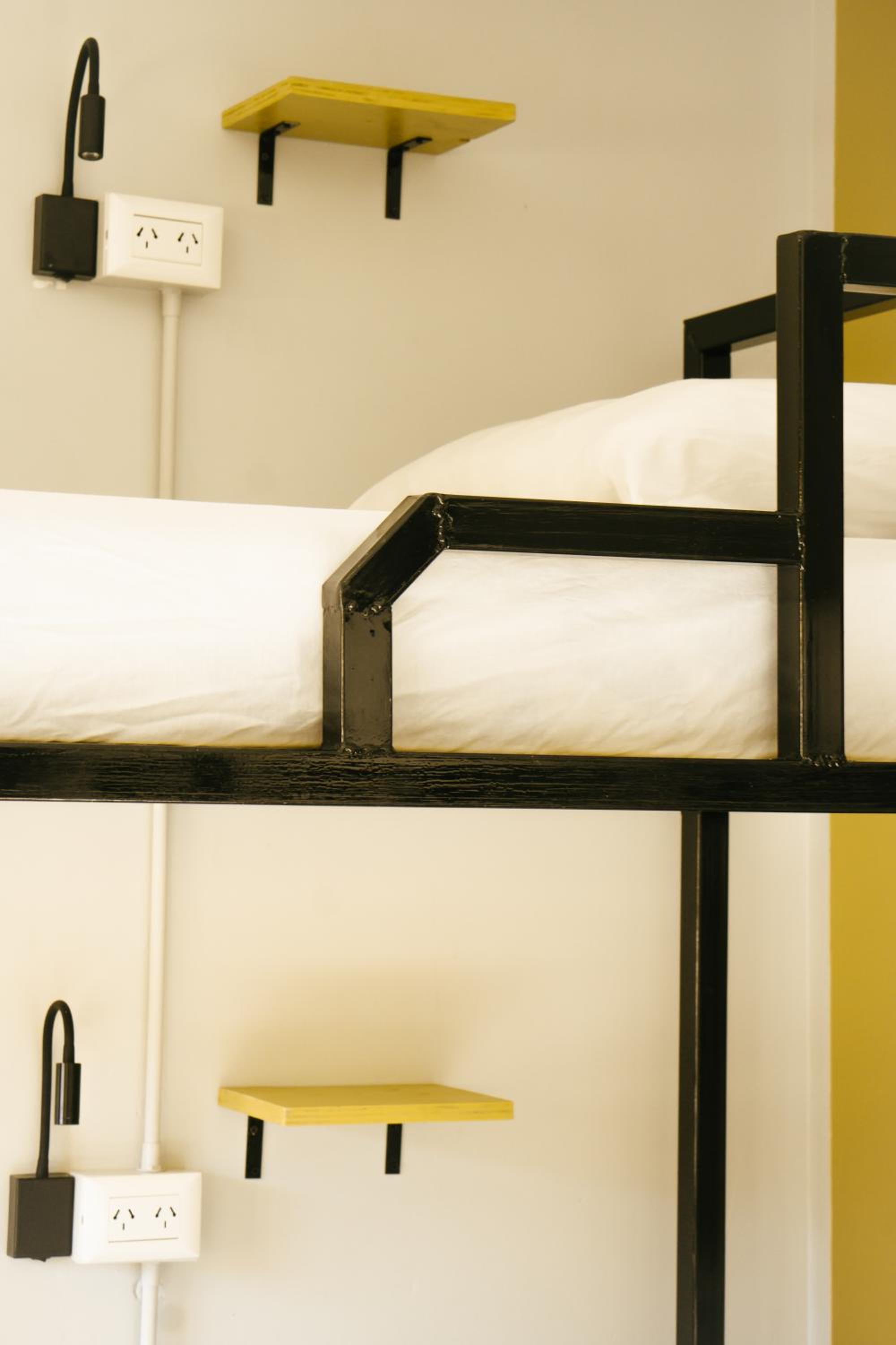 6-Bed Mixed Dormitory Room photo 3