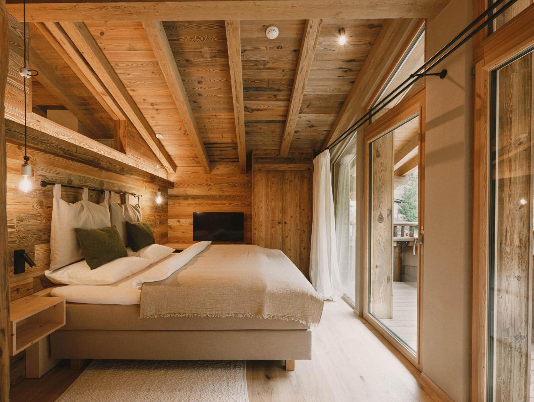 Three-Bedroom Chalet photo 2